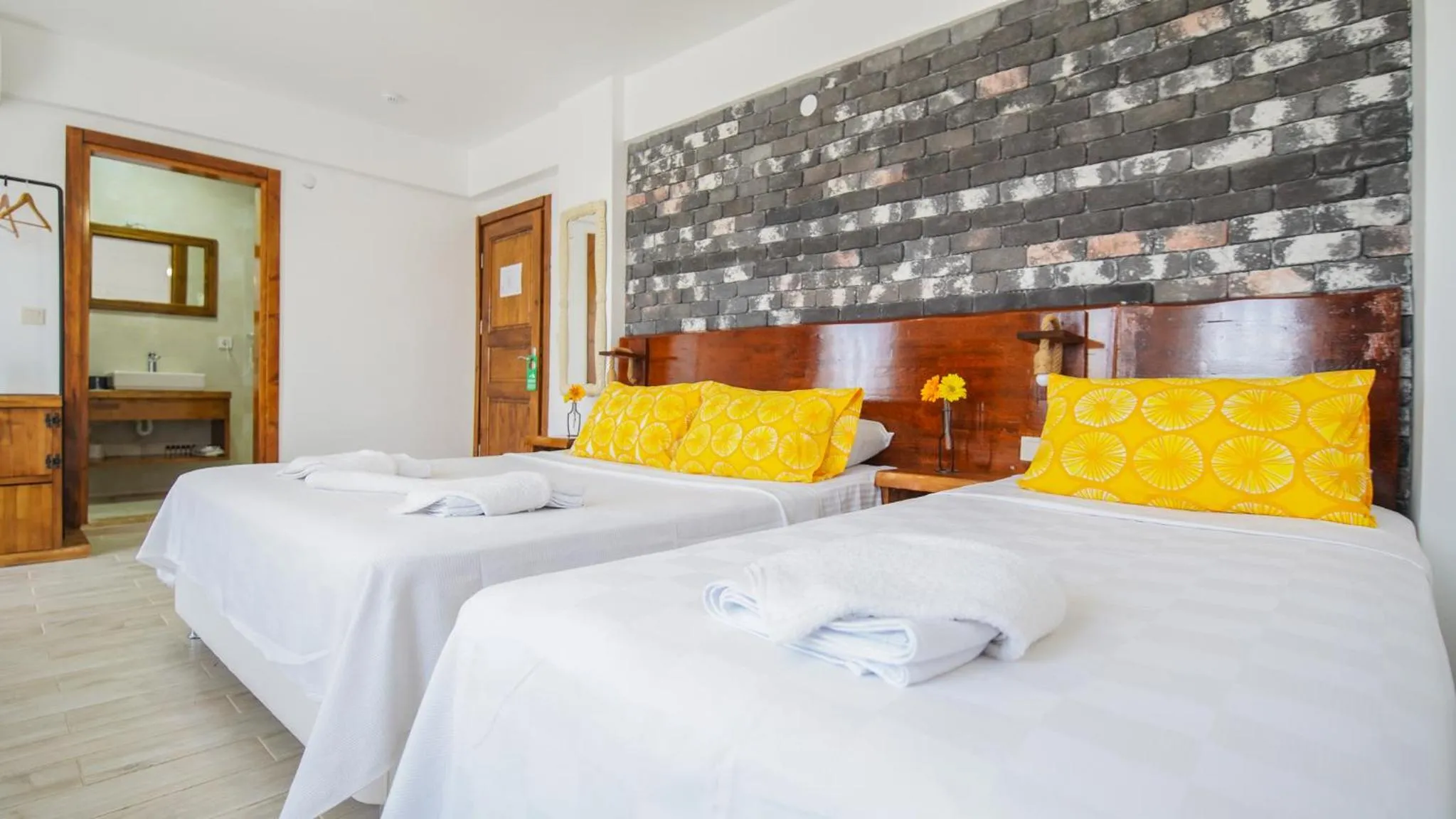 Photo of the whole room, Bed in Limonata Bozcaada ex Vina Garden
