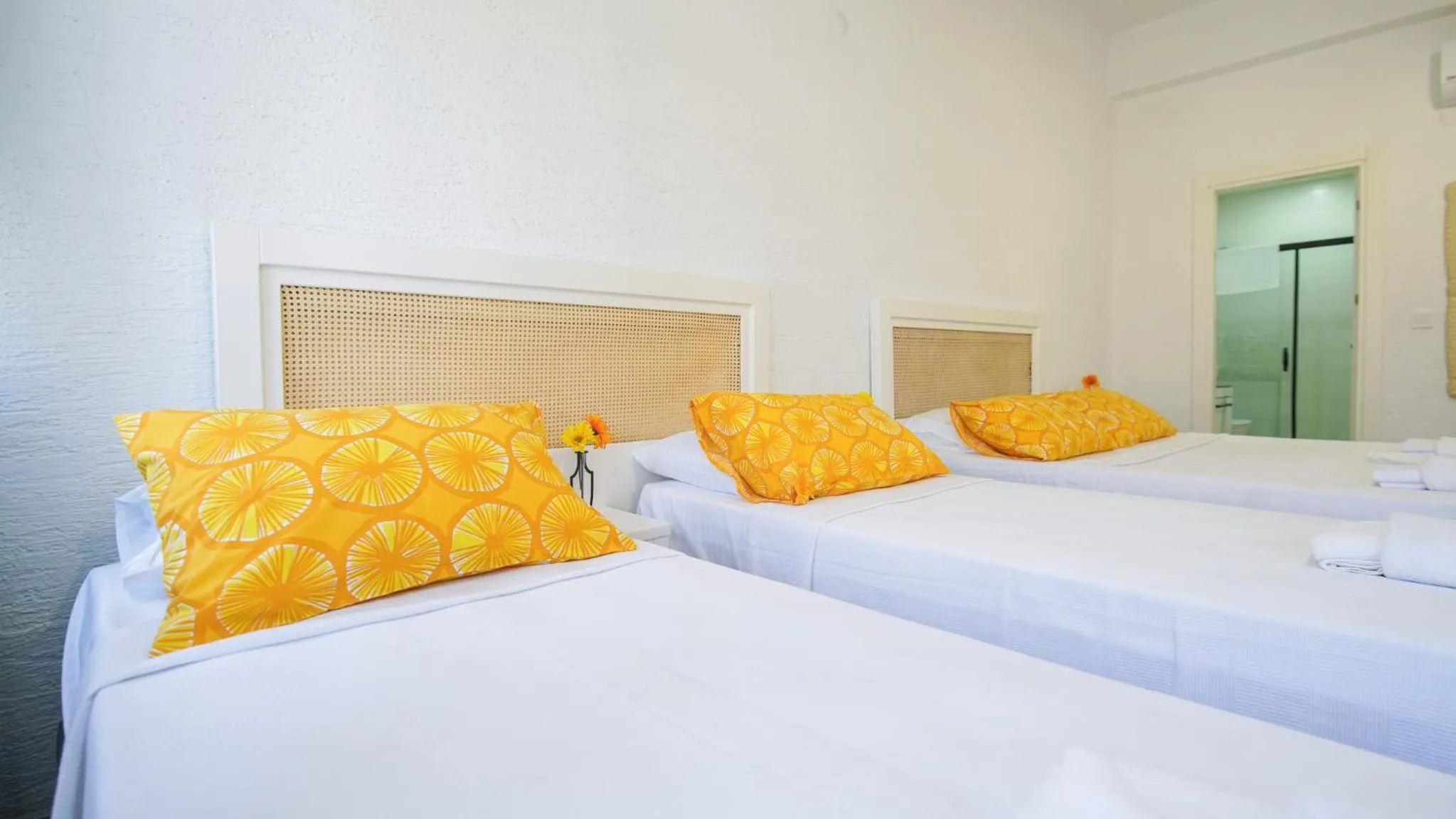Photo of the whole room, Bed in Limonata Bozcaada ex Vina Garden