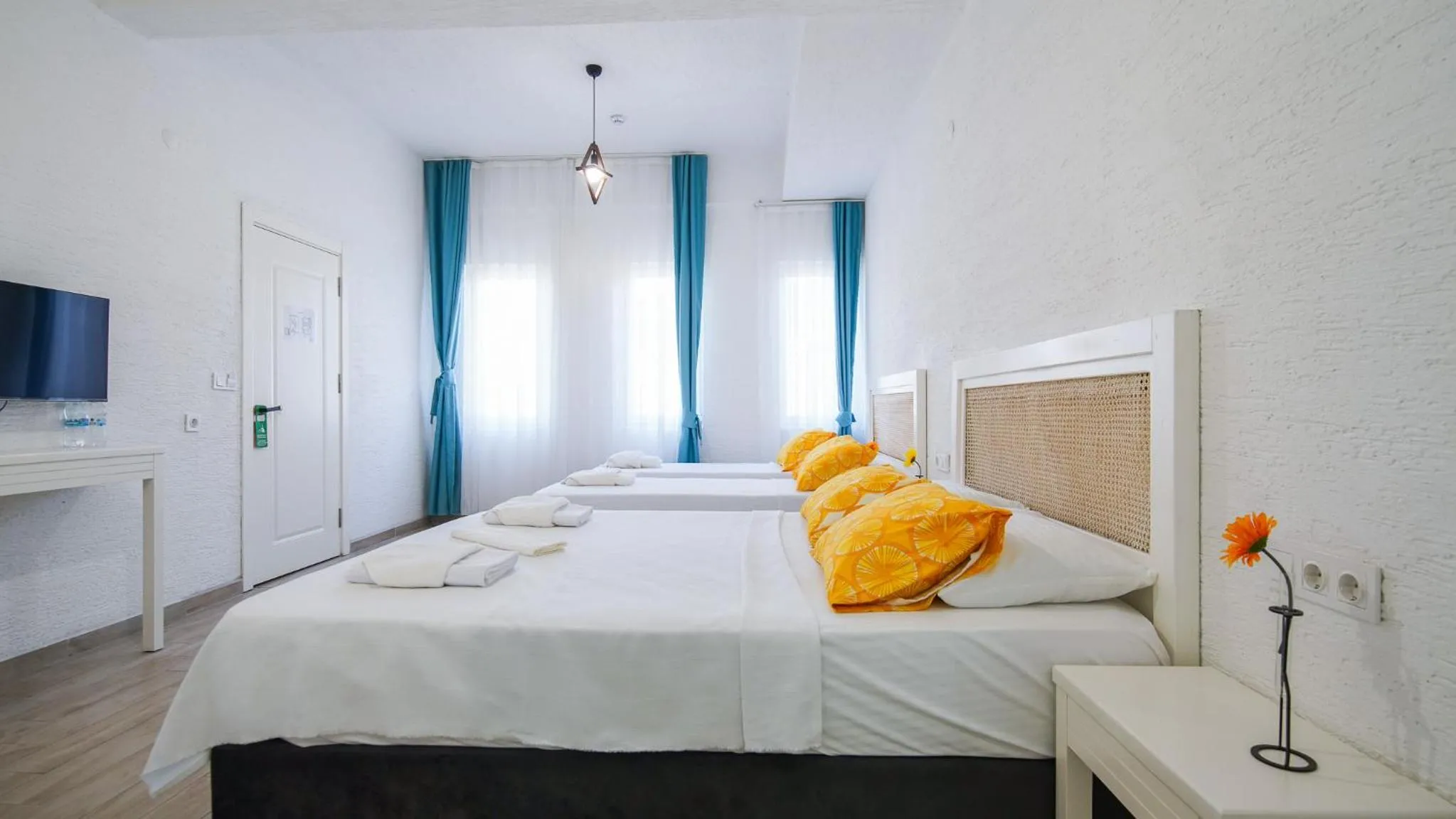 Photo of the whole room, Bed in Limonata Bozcaada ex Vina Garden