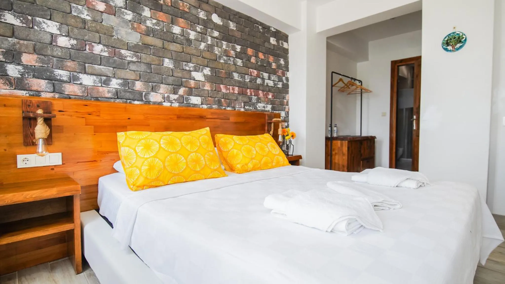 Photo of the whole room, Bed in Limonata Bozcaada ex Vina Garden