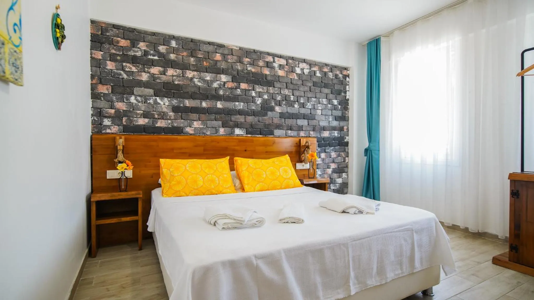 Photo of the whole room, Bed in Limonata Bozcaada ex Vina Garden