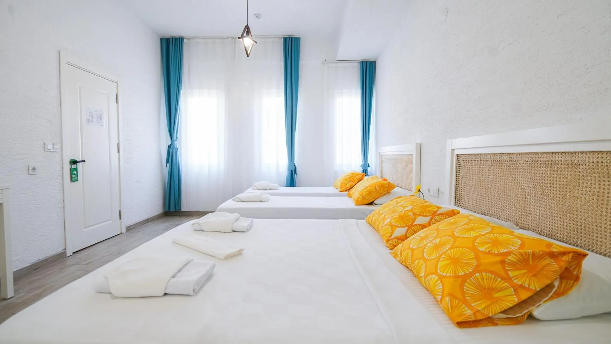 Photo of the whole room, Bed in Limonata Bozcaada ex Vina Garden