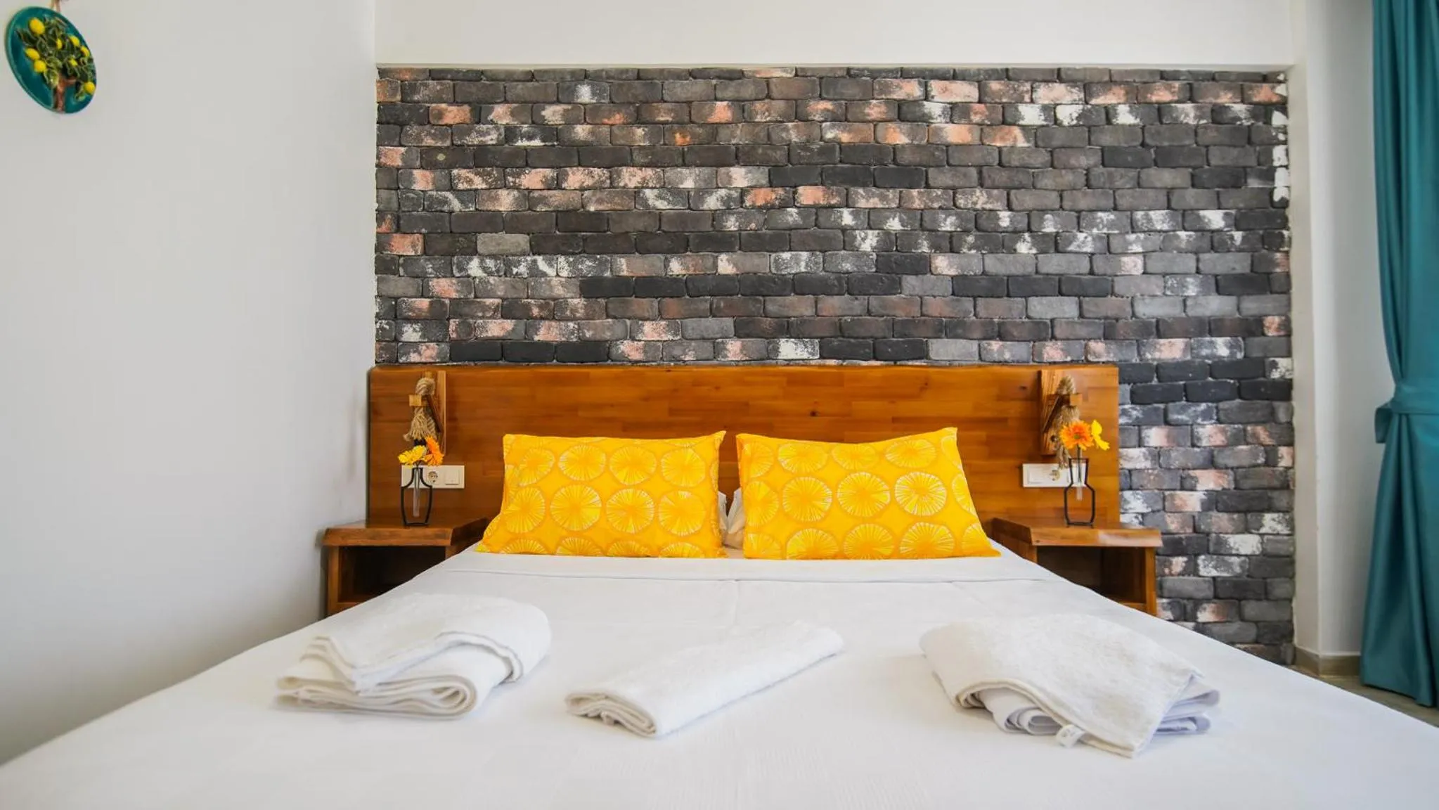 Photo of the whole room, Bed in Limonata Bozcaada ex Vina Garden