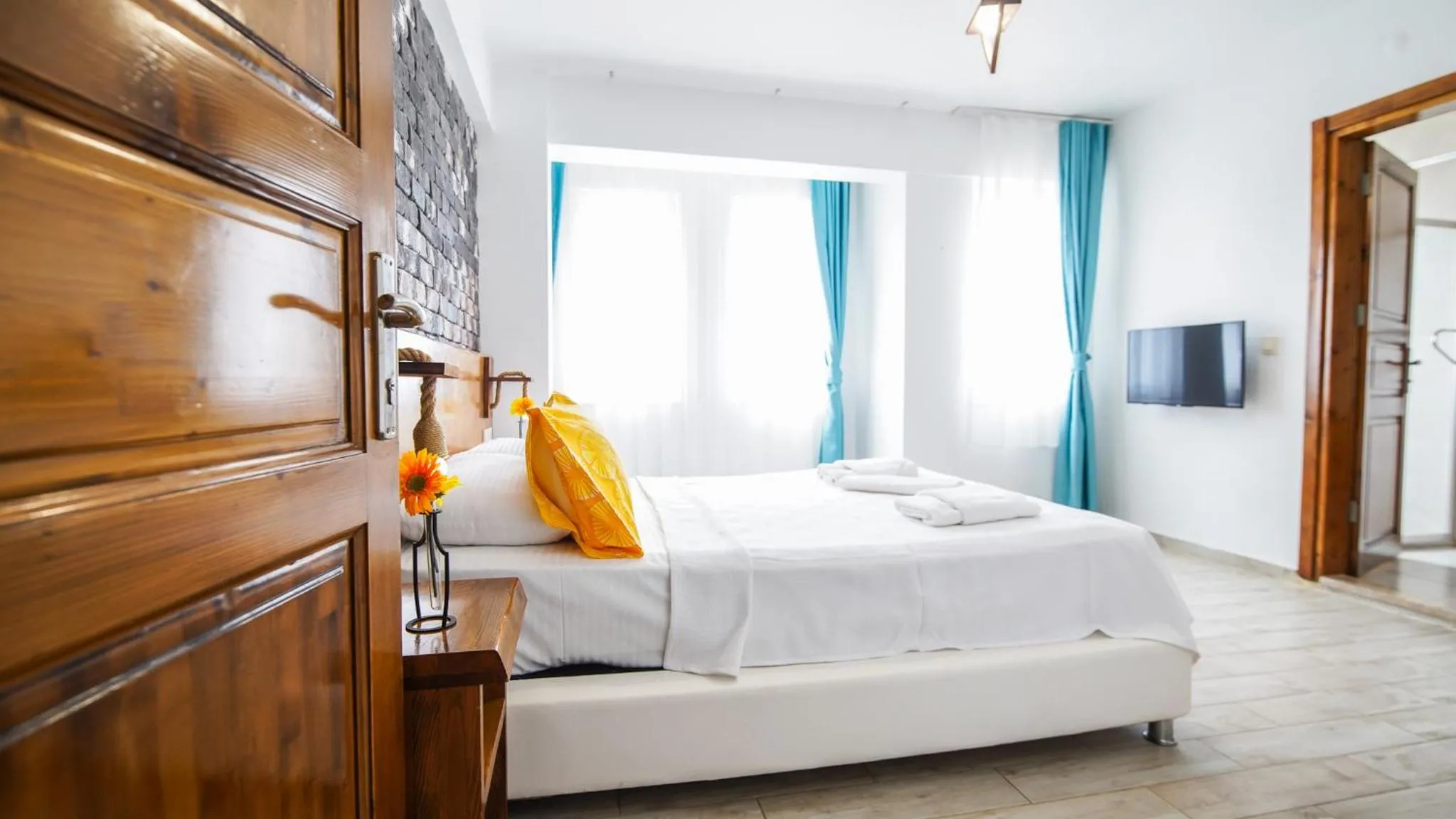 Photo of the whole room, Bed in Limonata Bozcaada ex Vina Garden
