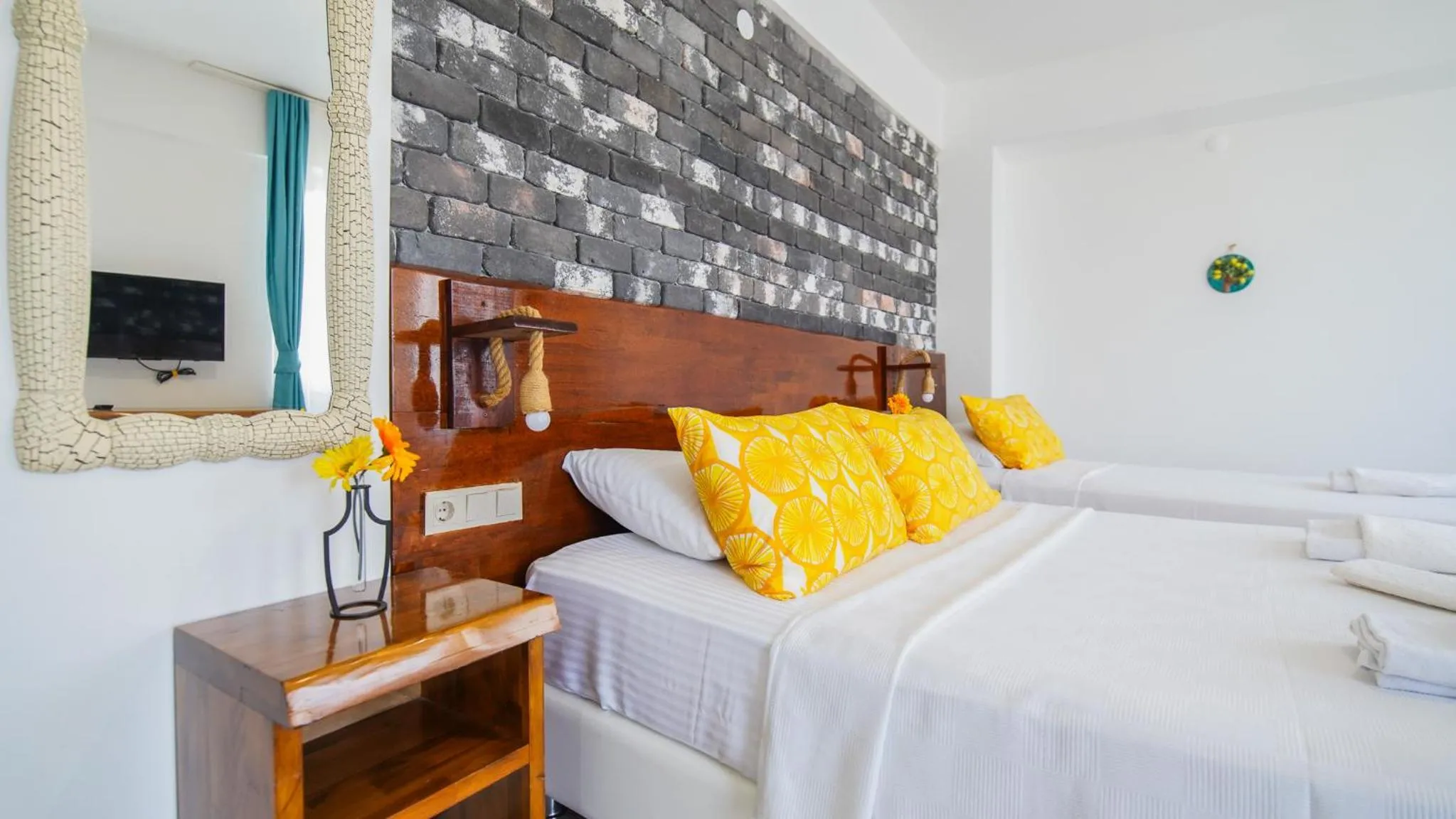 Photo of the whole room, Bed in Limonata Bozcaada ex Vina Garden