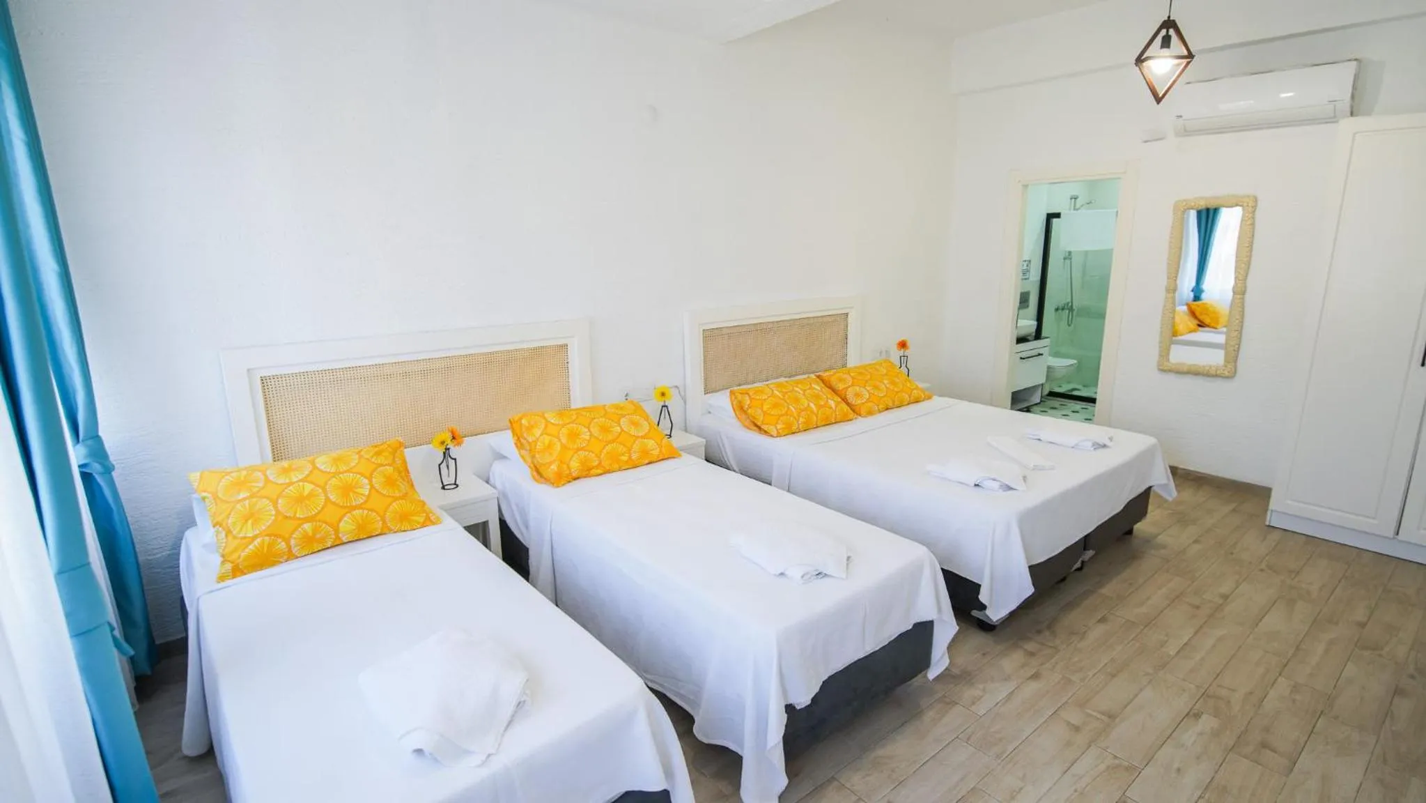 Photo of the whole room, Bed in Limonata Bozcaada ex Vina Garden