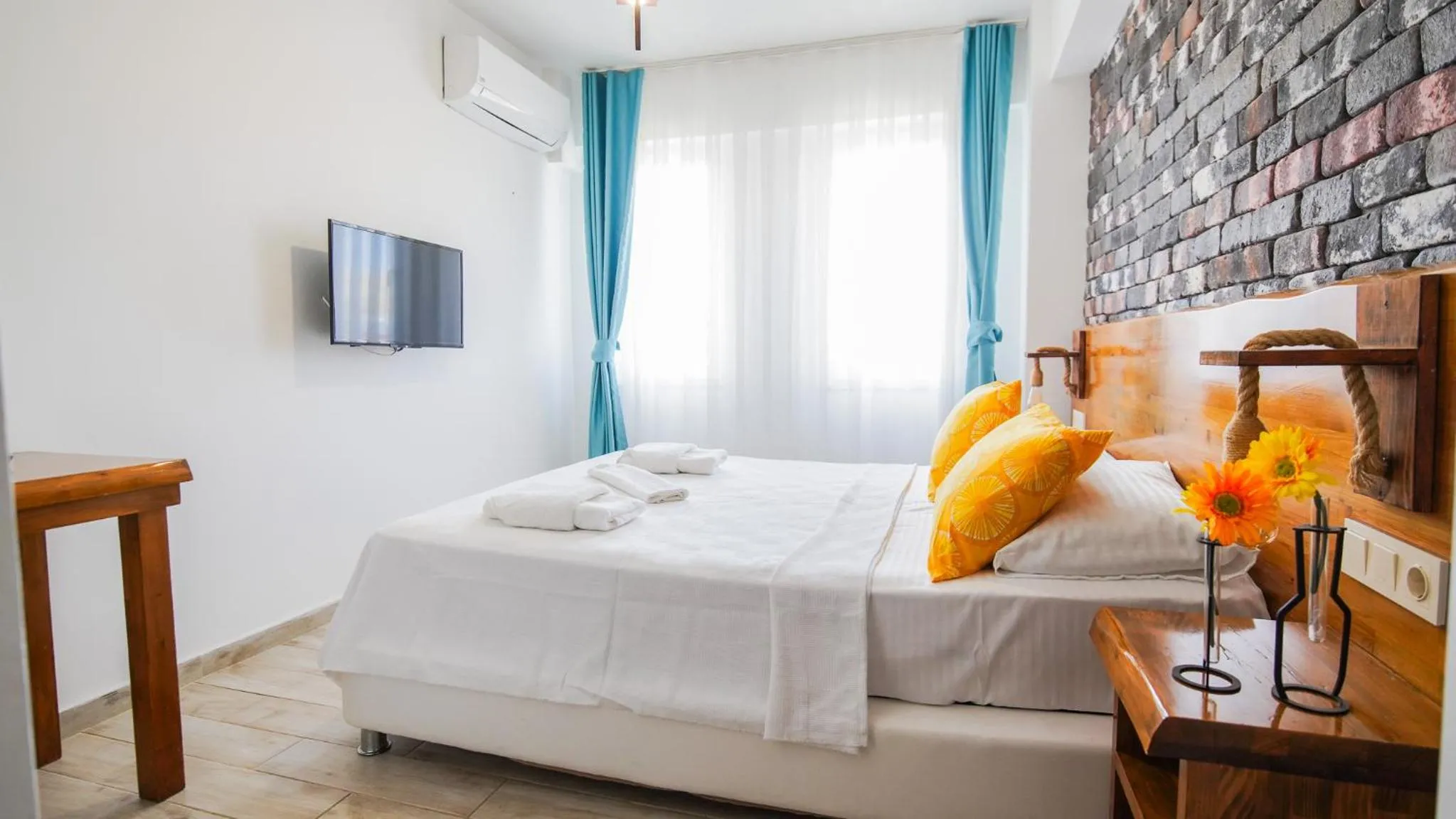 Photo of the whole room, Bed in Limonata Bozcaada ex Vina Garden