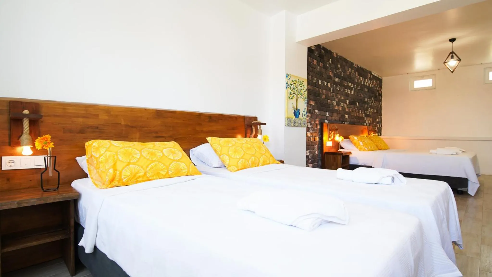 Photo of the whole room, Bed in Limonata Bozcaada ex Vina Garden