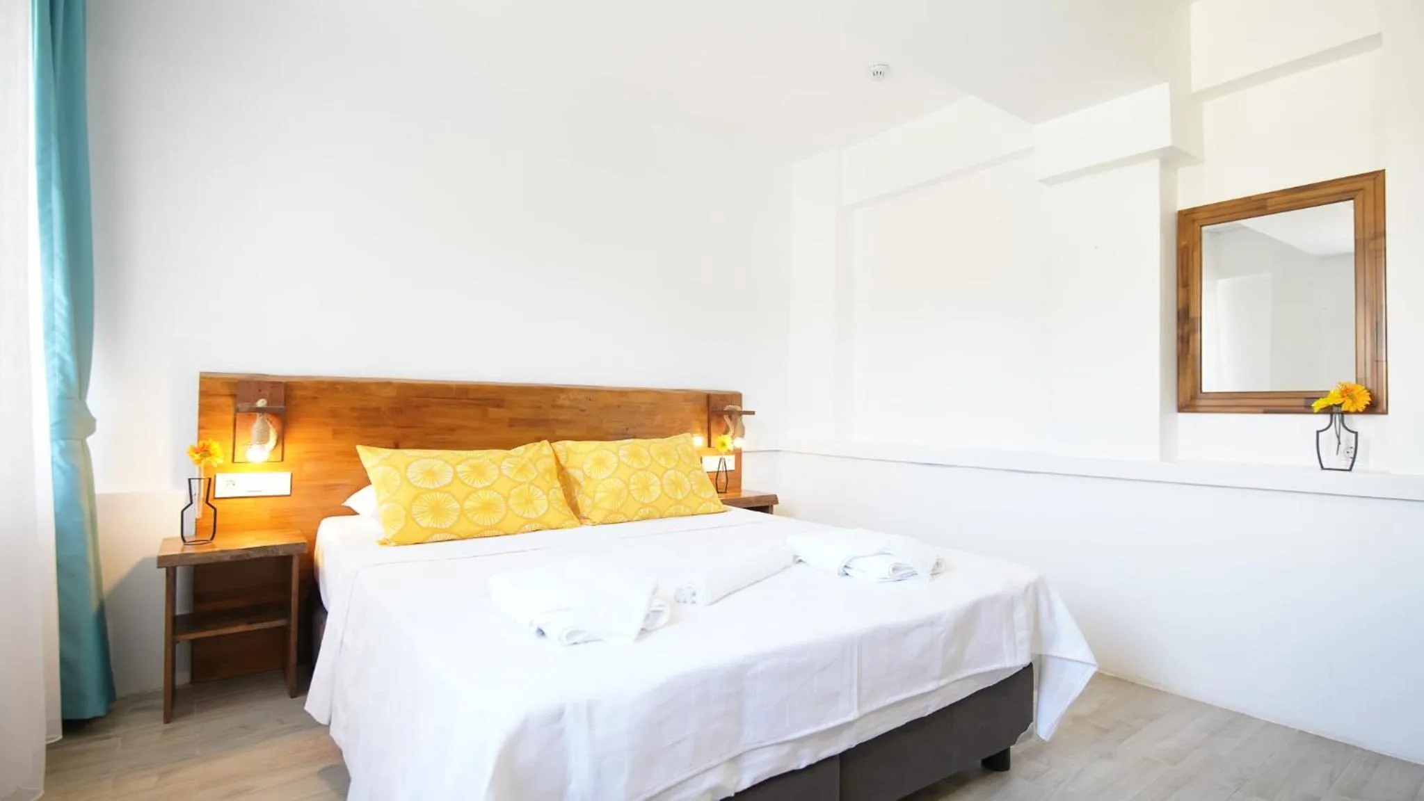 Photo of the whole room, Bed in Limonata Bozcaada ex Vina Garden