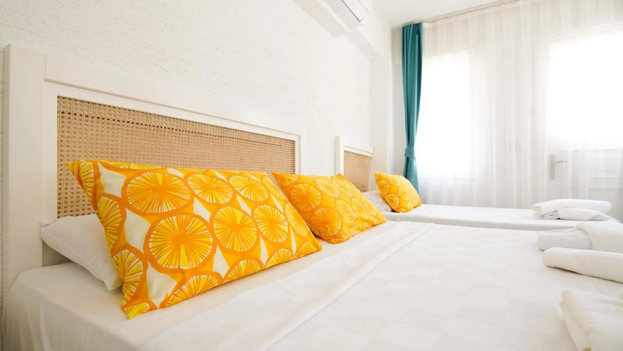 Photo of the whole room, Bed in Limonata Bozcaada ex Vina Garden