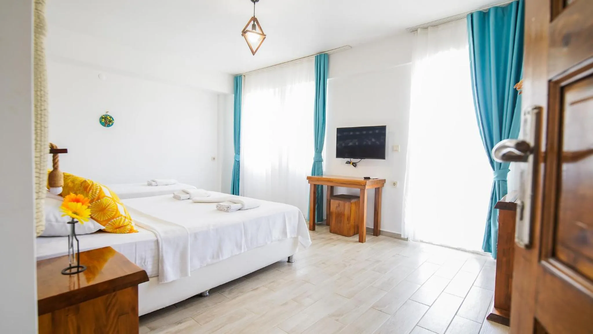 Photo of the whole room, Bed in Limonata Bozcaada ex Vina Garden