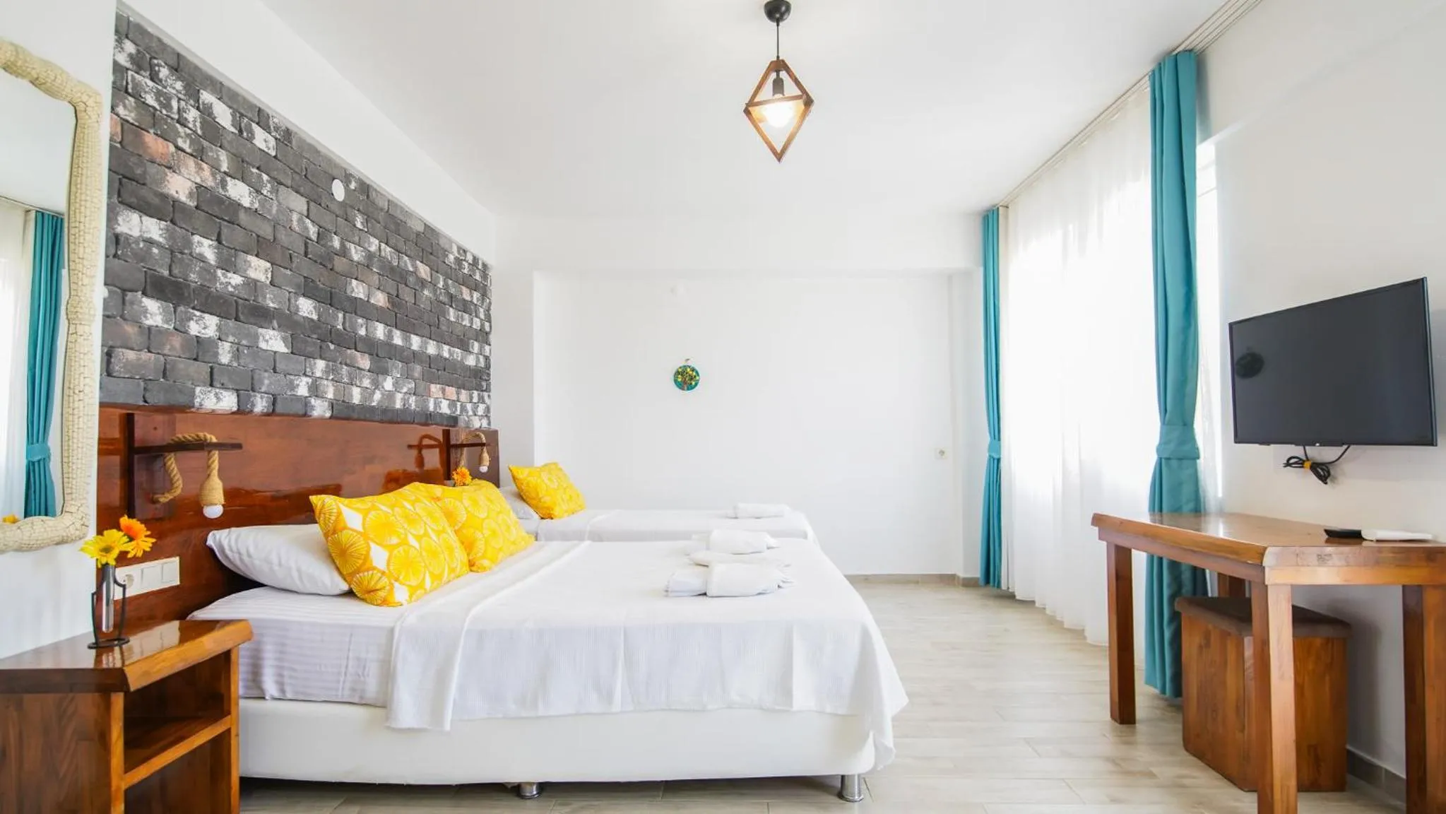 Photo of the whole room, Bed in Limonata Bozcaada ex Vina Garden