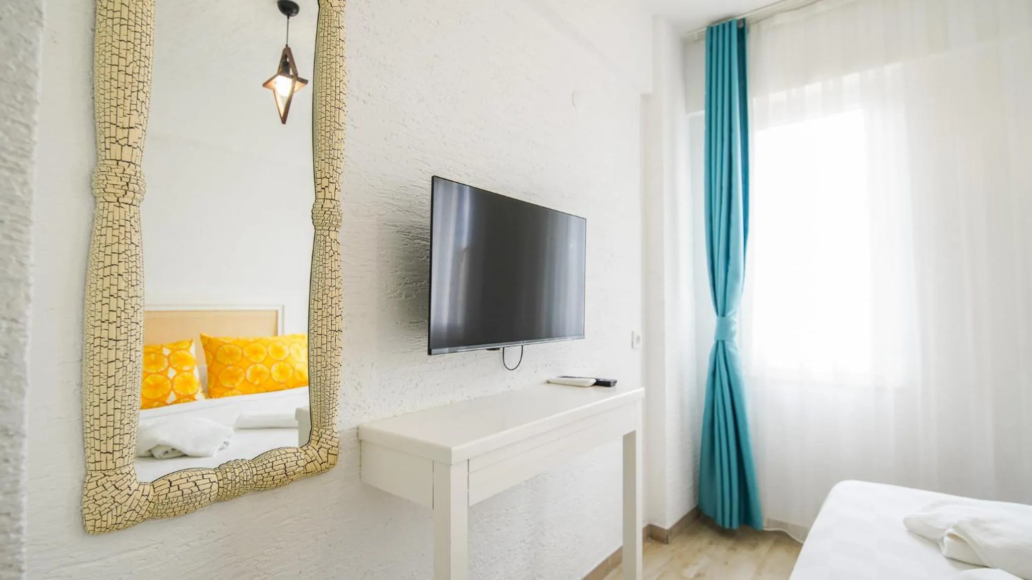 Photo of the whole room, Bed in Limonata Bozcaada ex Vina Garden