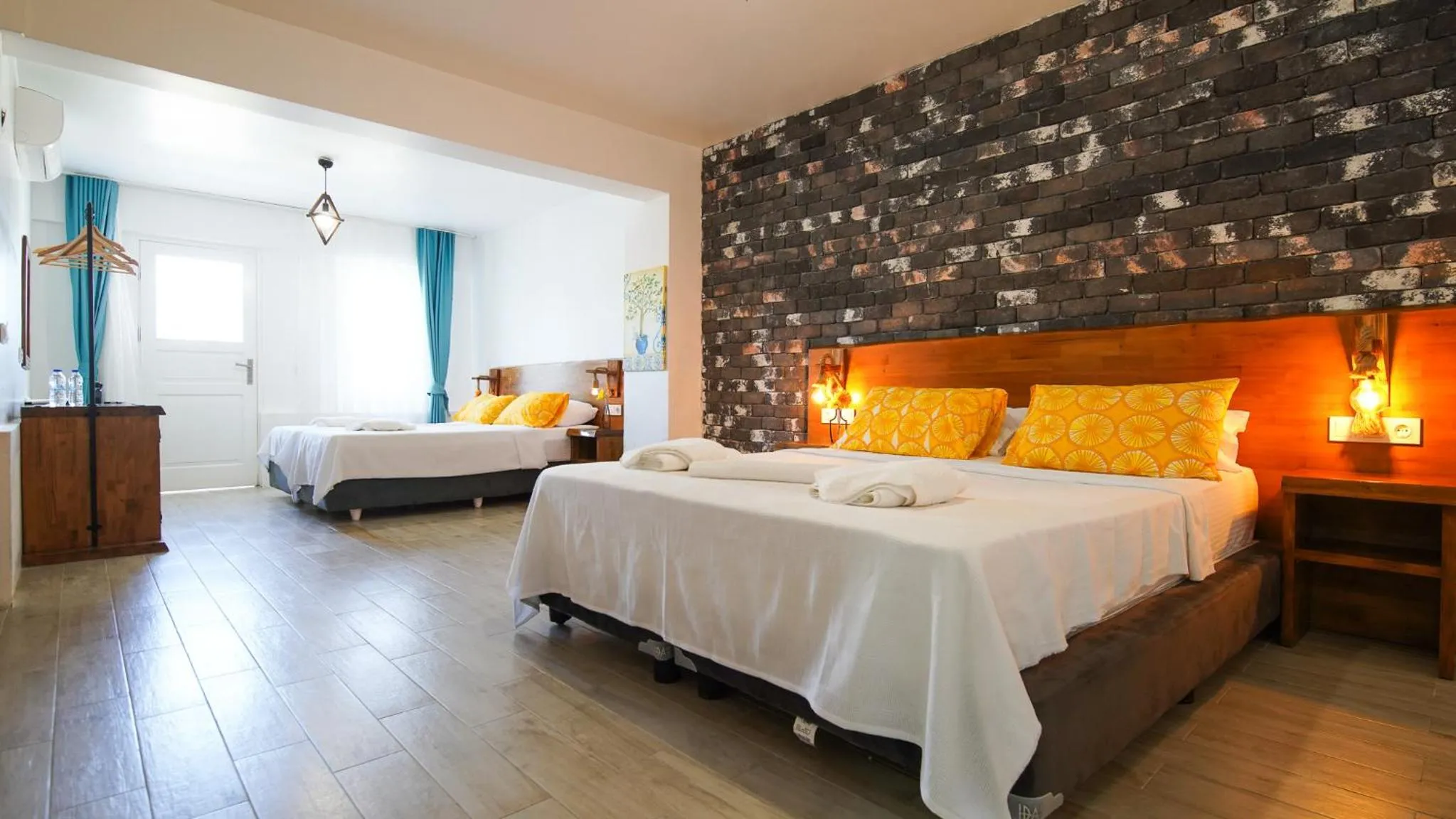 Photo of the whole room, Bed in Limonata Bozcaada ex Vina Garden