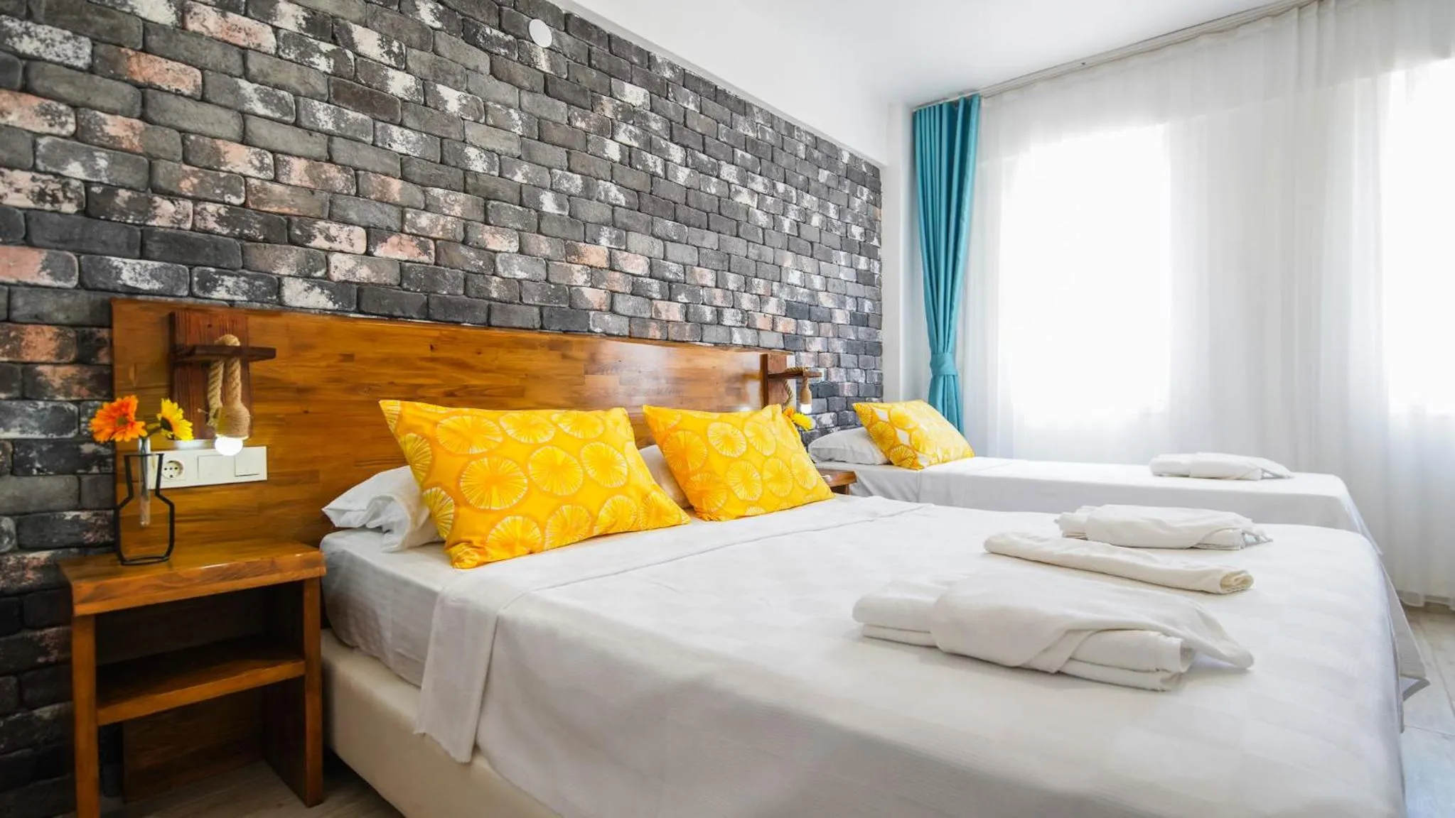 Photo of the whole room, Bed in Limonata Bozcaada ex Vina Garden
