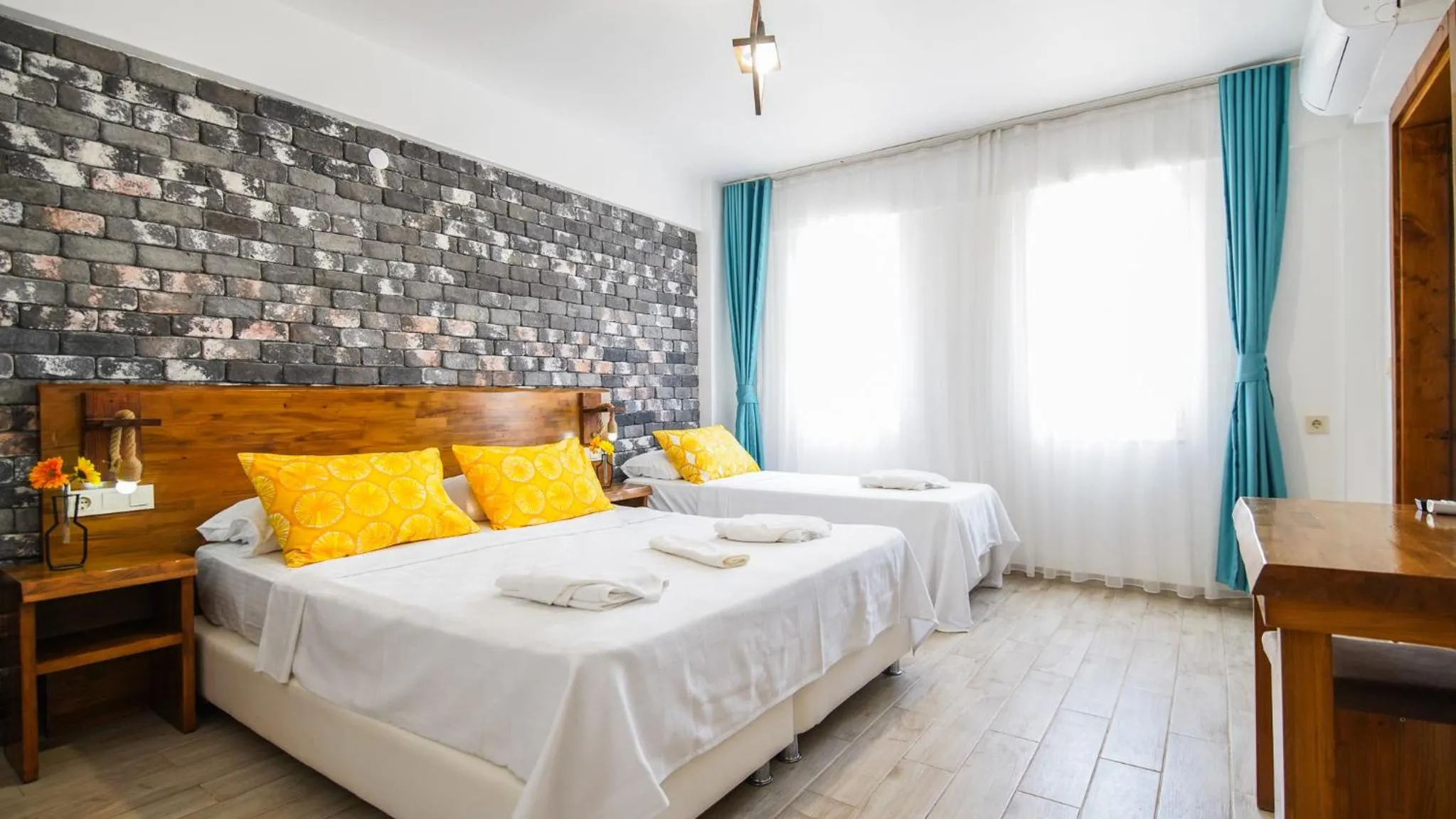 Photo of the whole room, Bed in Limonata Bozcaada ex Vina Garden