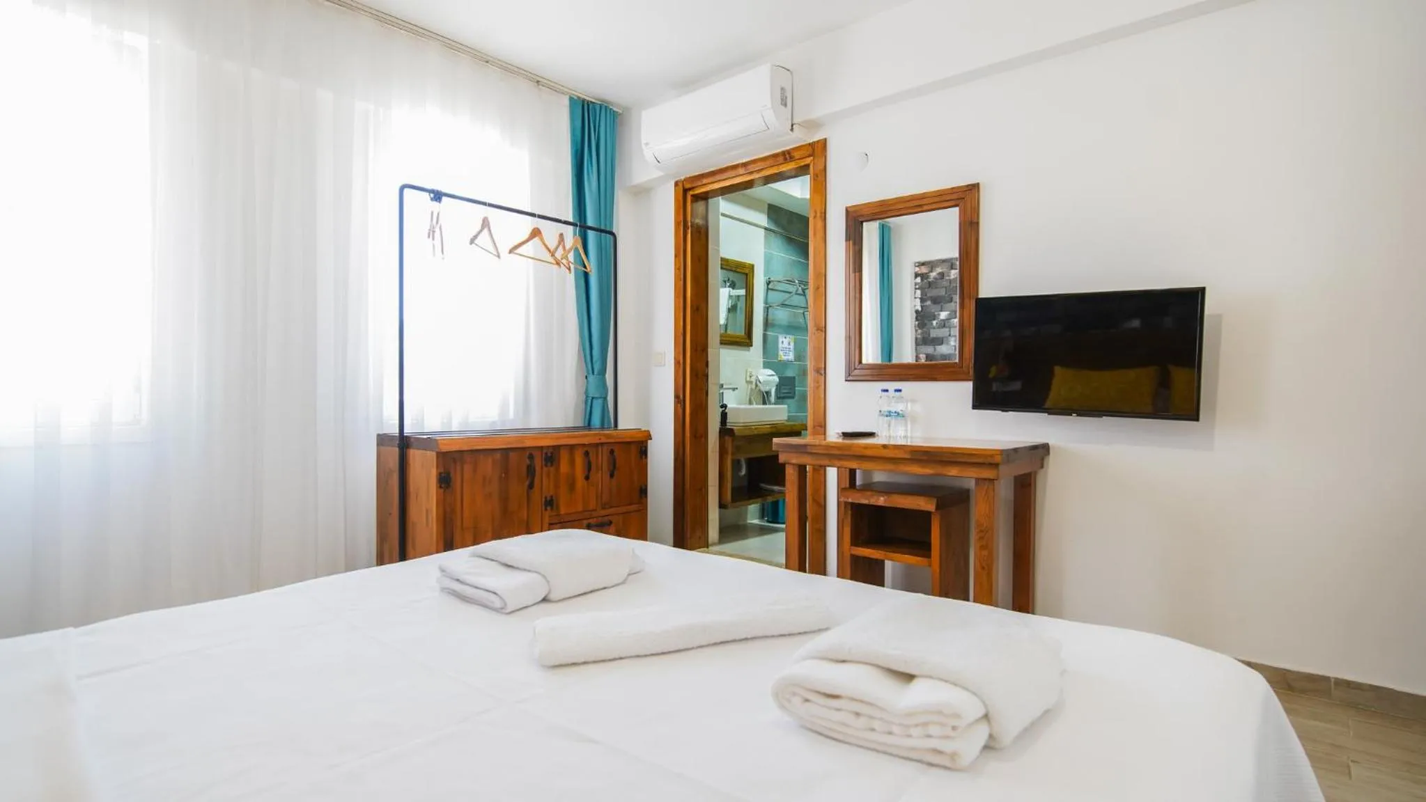 Photo of the whole room, Bed in Limonata Bozcaada ex Vina Garden