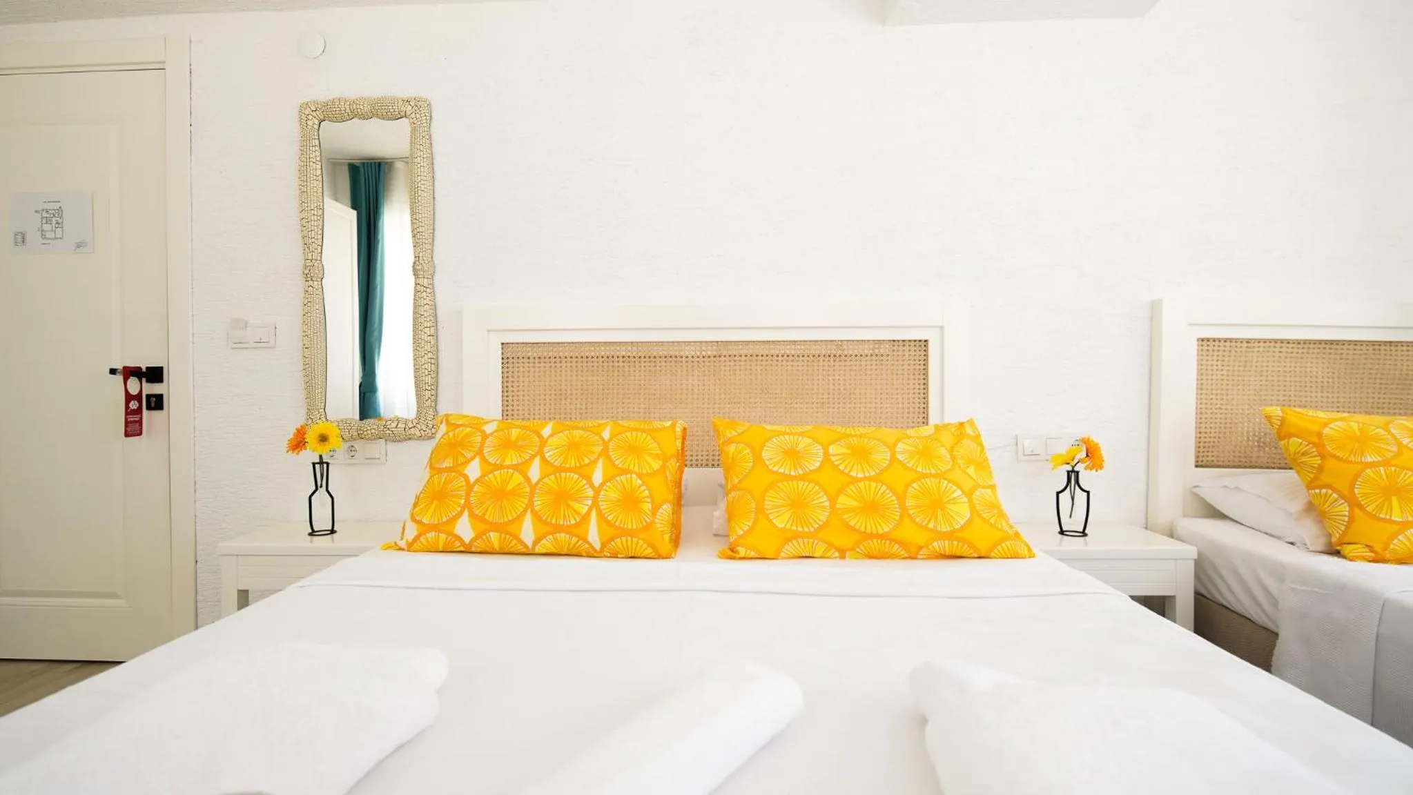 Photo of the whole room, Bed in Limonata Bozcaada ex Vina Garden