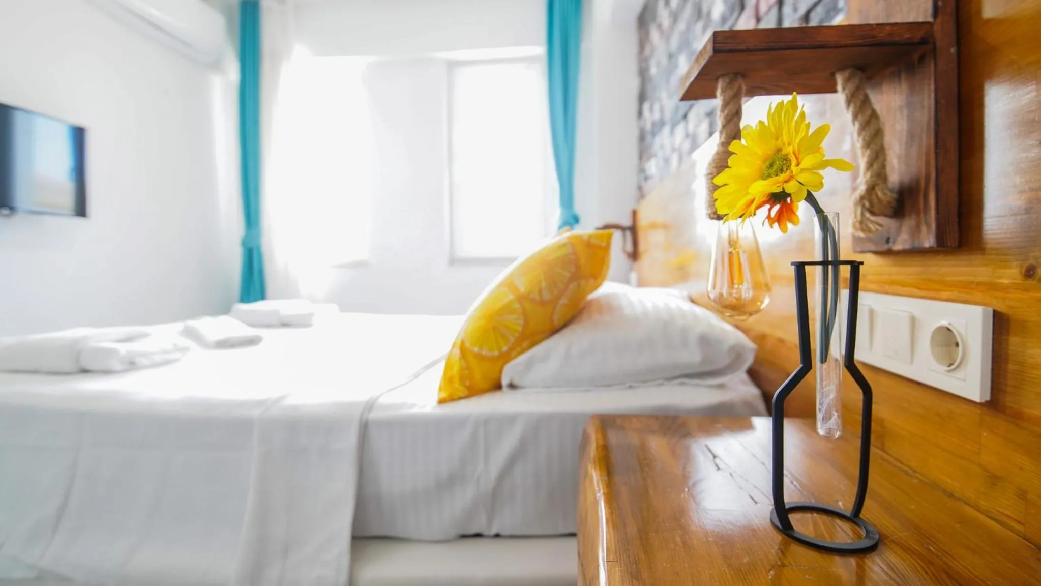 Photo of the whole room, Bed in Limonata Bozcaada ex Vina Garden