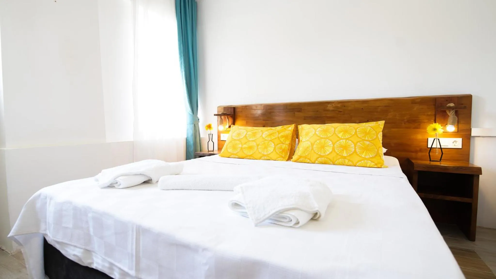 Photo of the whole room, Bed in Limonata Bozcaada ex Vina Garden