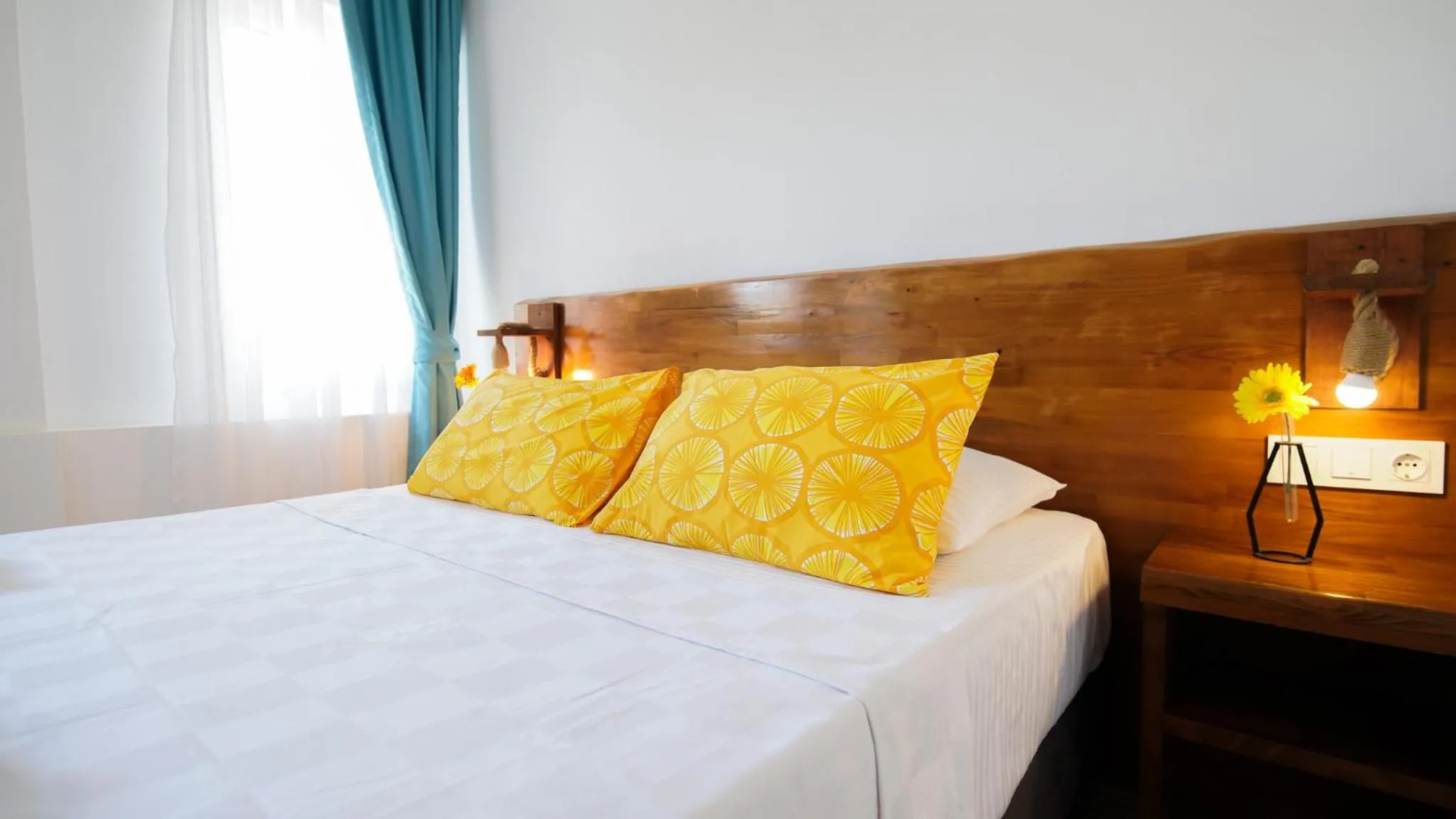 Photo of the whole room, Bed in Limonata Bozcaada ex Vina Garden