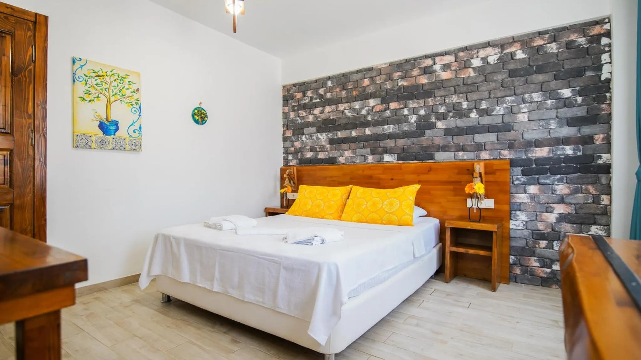 Photo of the whole room, Bed in Limonata Bozcaada ex Vina Garden