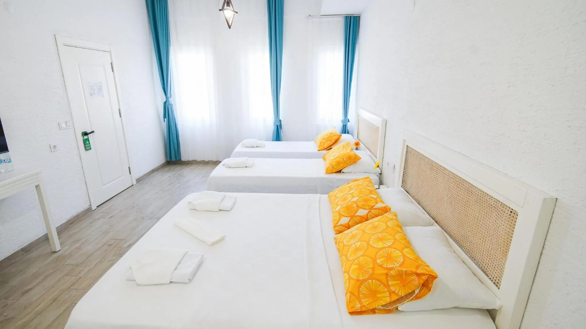Photo of the whole room, Bed in Limonata Bozcaada ex Vina Garden