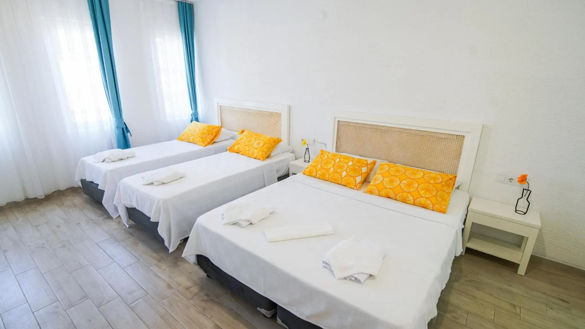 Photo of the whole room, Bed in Limonata Bozcaada ex Vina Garden
