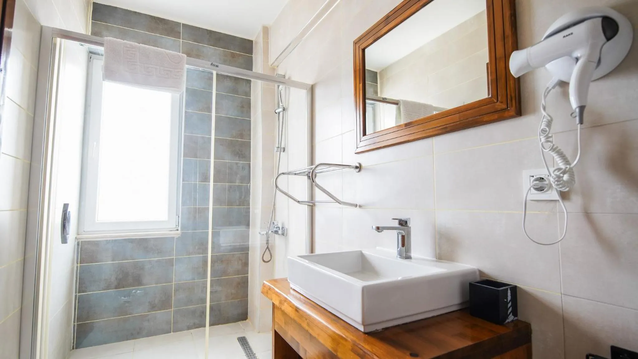 Shower in Limonata Bozcaada ex Vina Garden