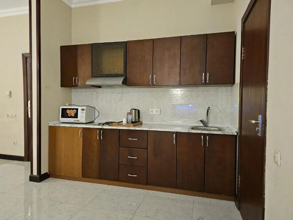 Coffee/tea facilities in Crown Suites Hotel