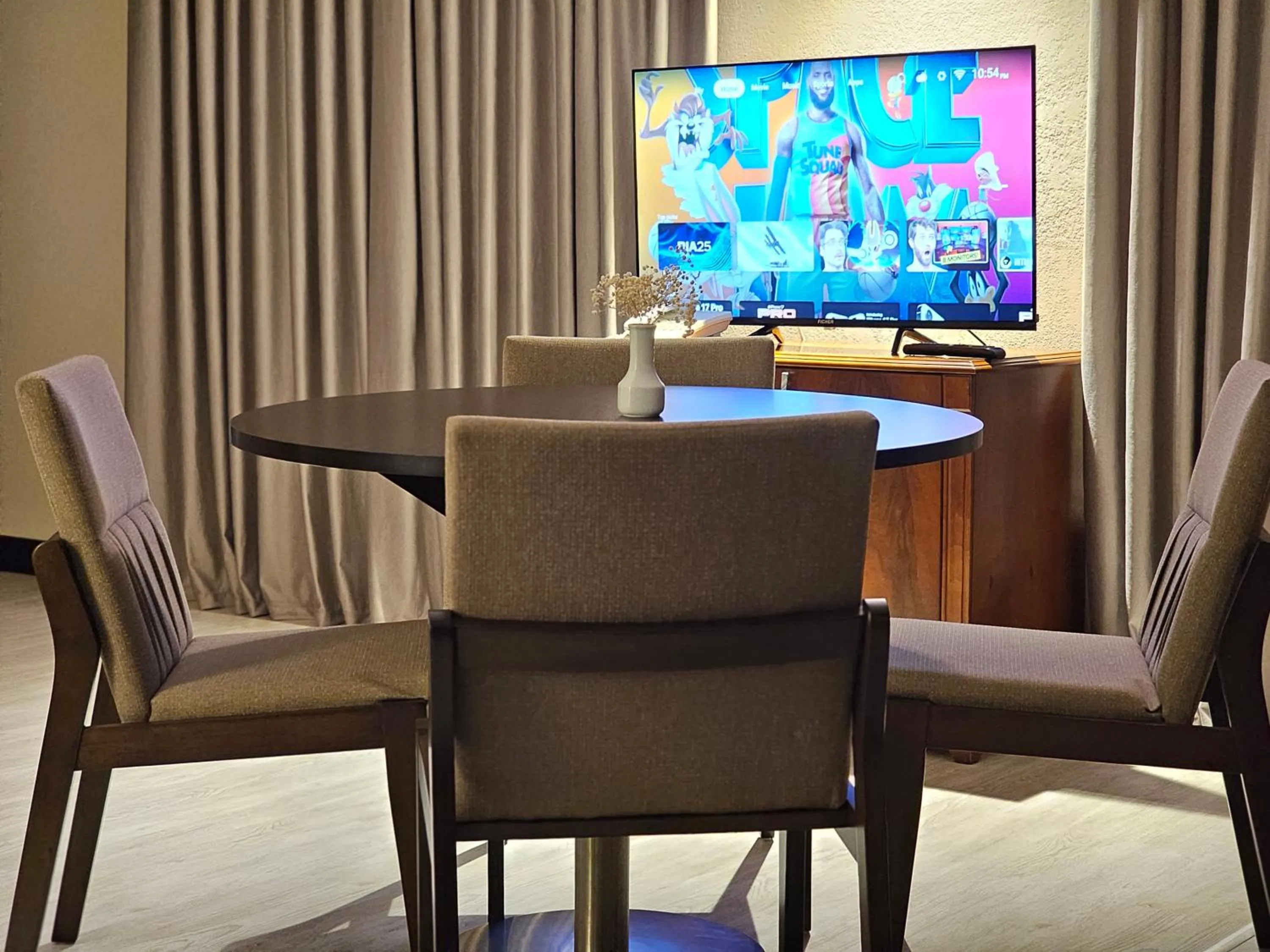 Communal lounge/ TV room in Crown Suites Hotel