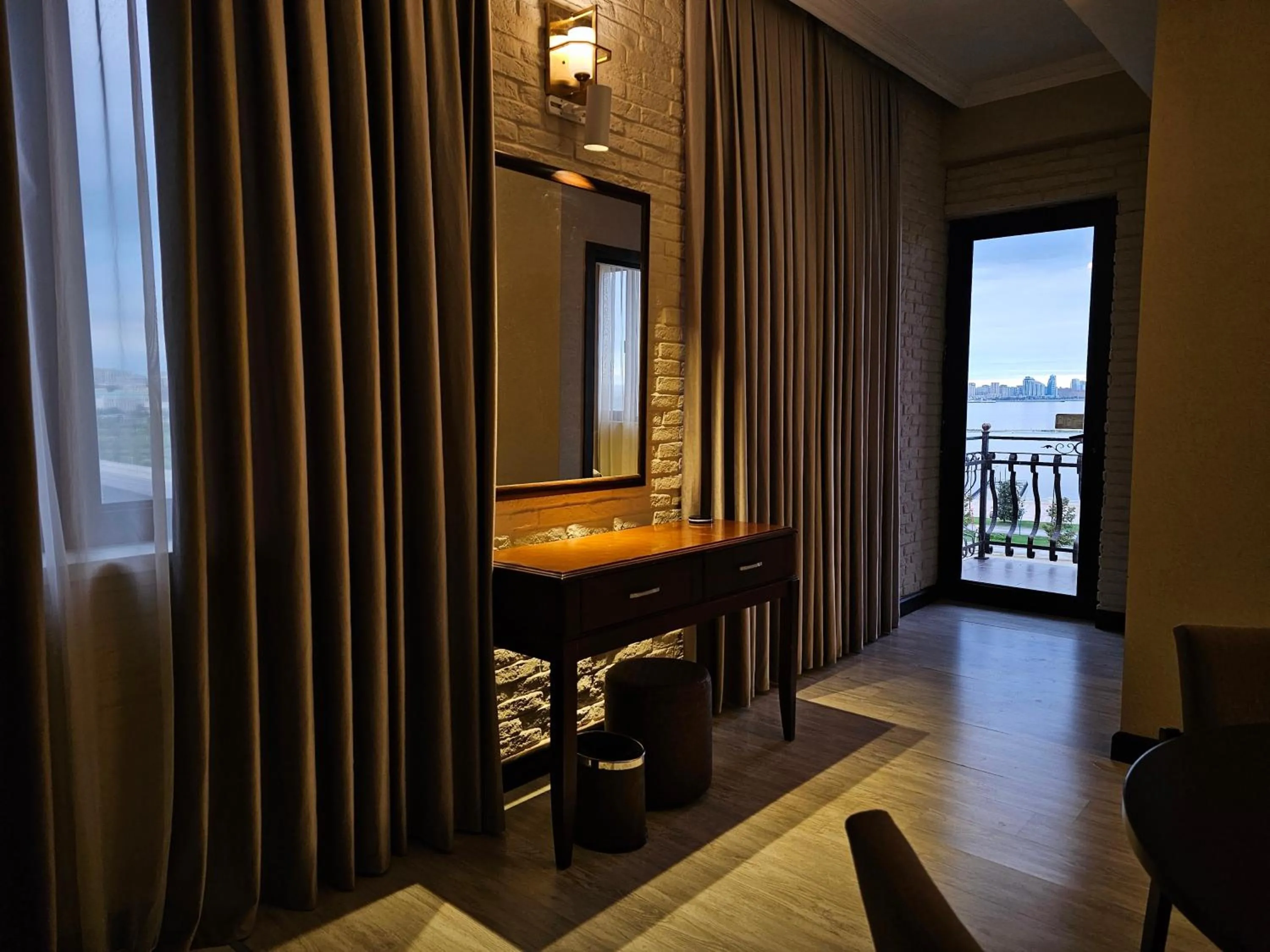 Balcony/Terrace in Crown Suites Hotel