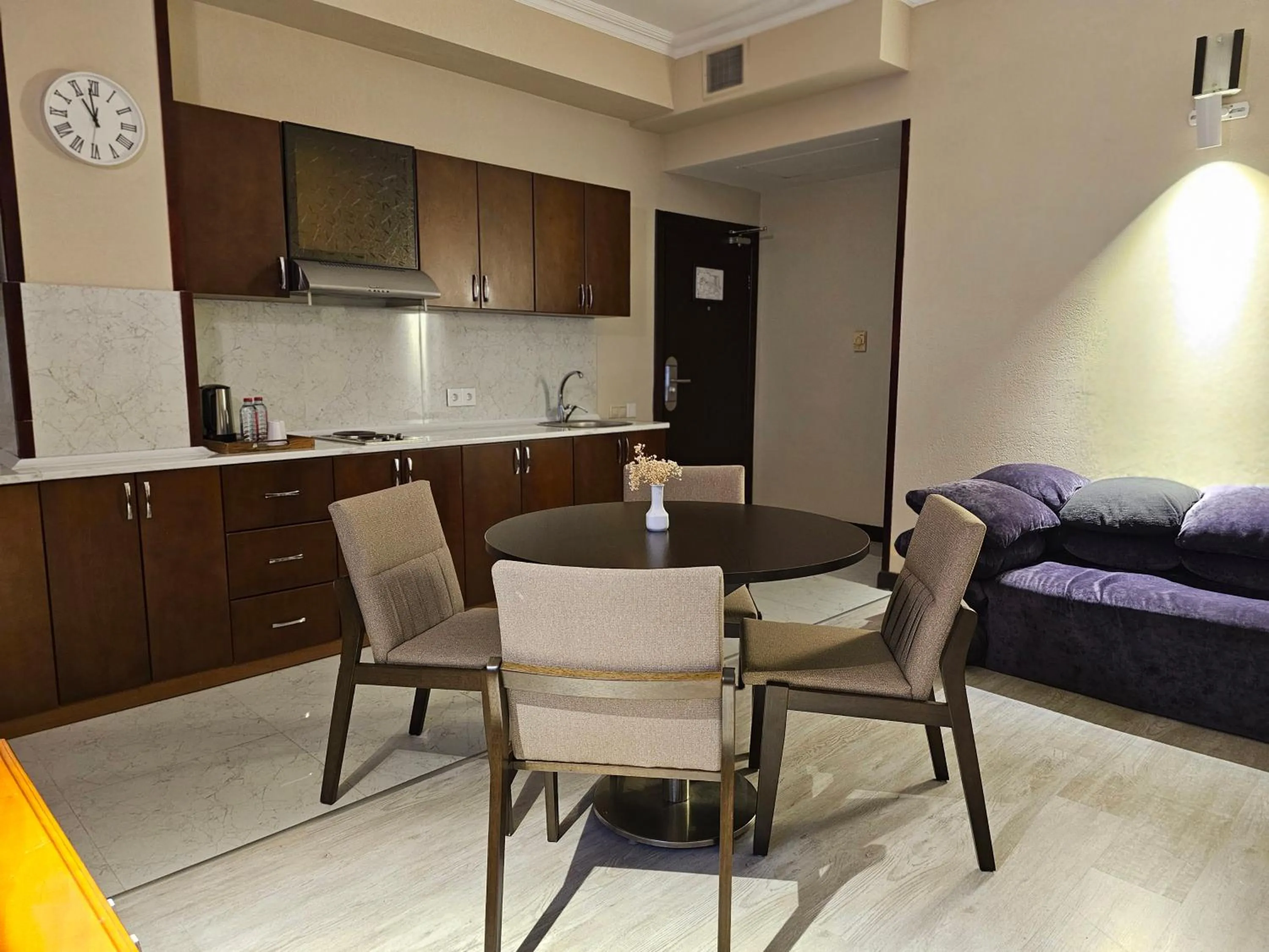 Kitchen or kitchenette in Crown Suites Hotel