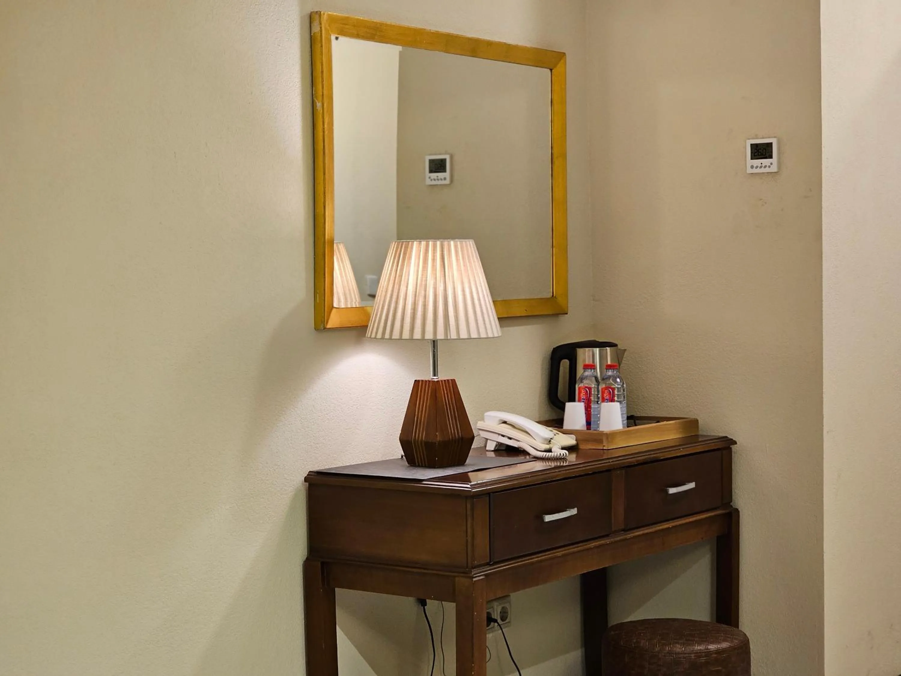 Coffee/tea facilities in Crown Suites Hotel