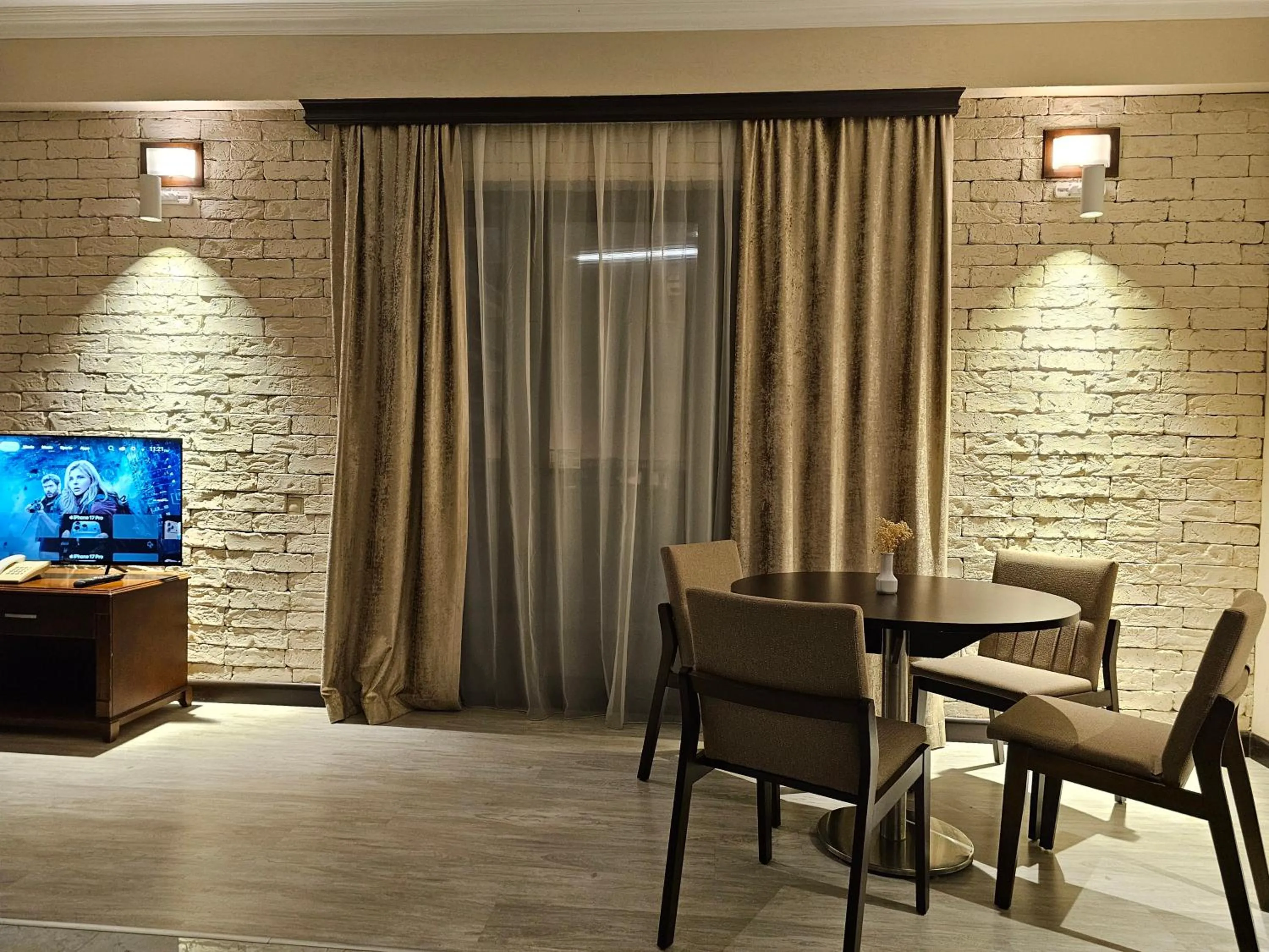 TV and multimedia in Crown Suites Hotel