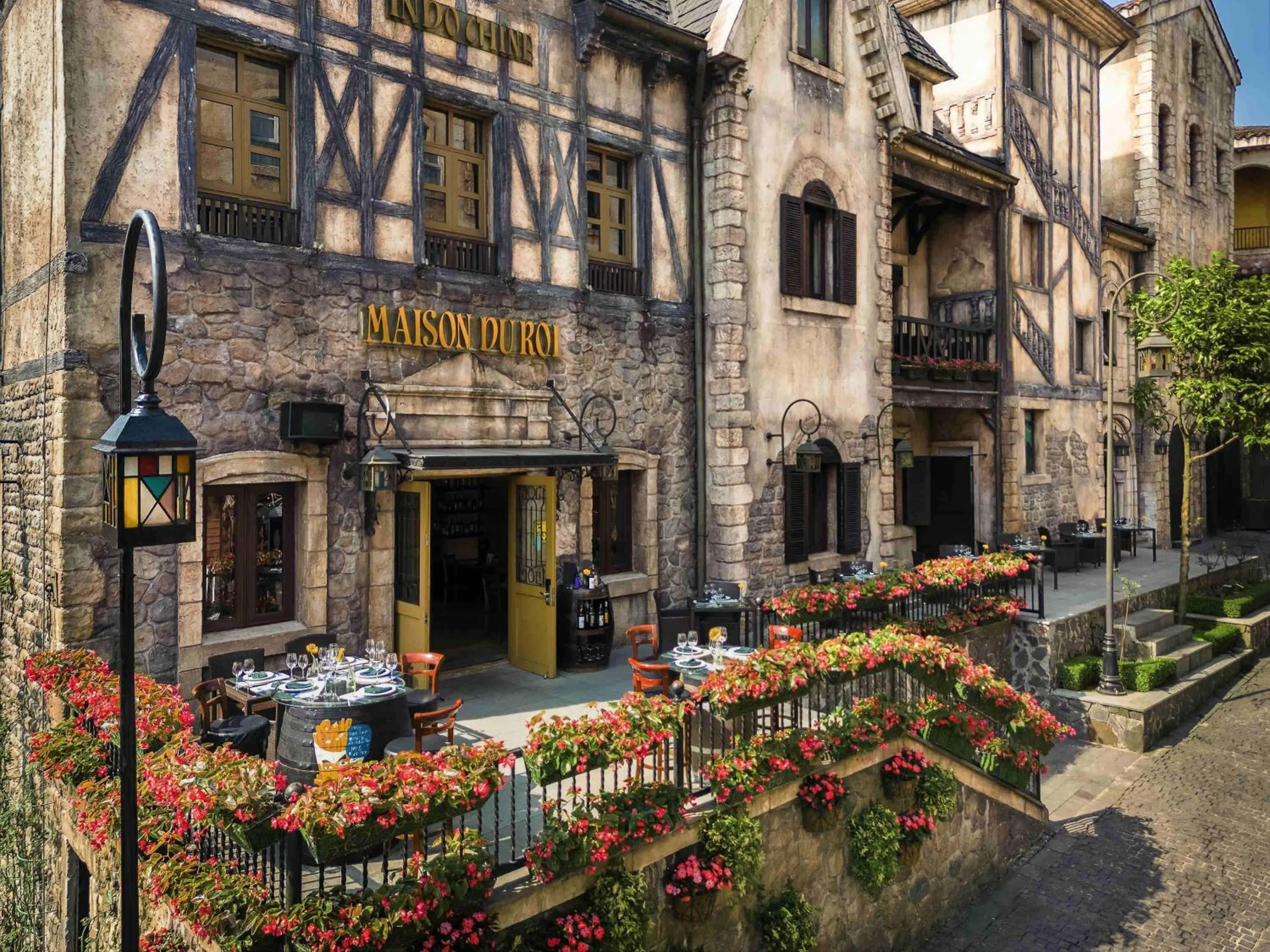 Restaurant/places to eat in Mercure Danang French Village Bana Hills