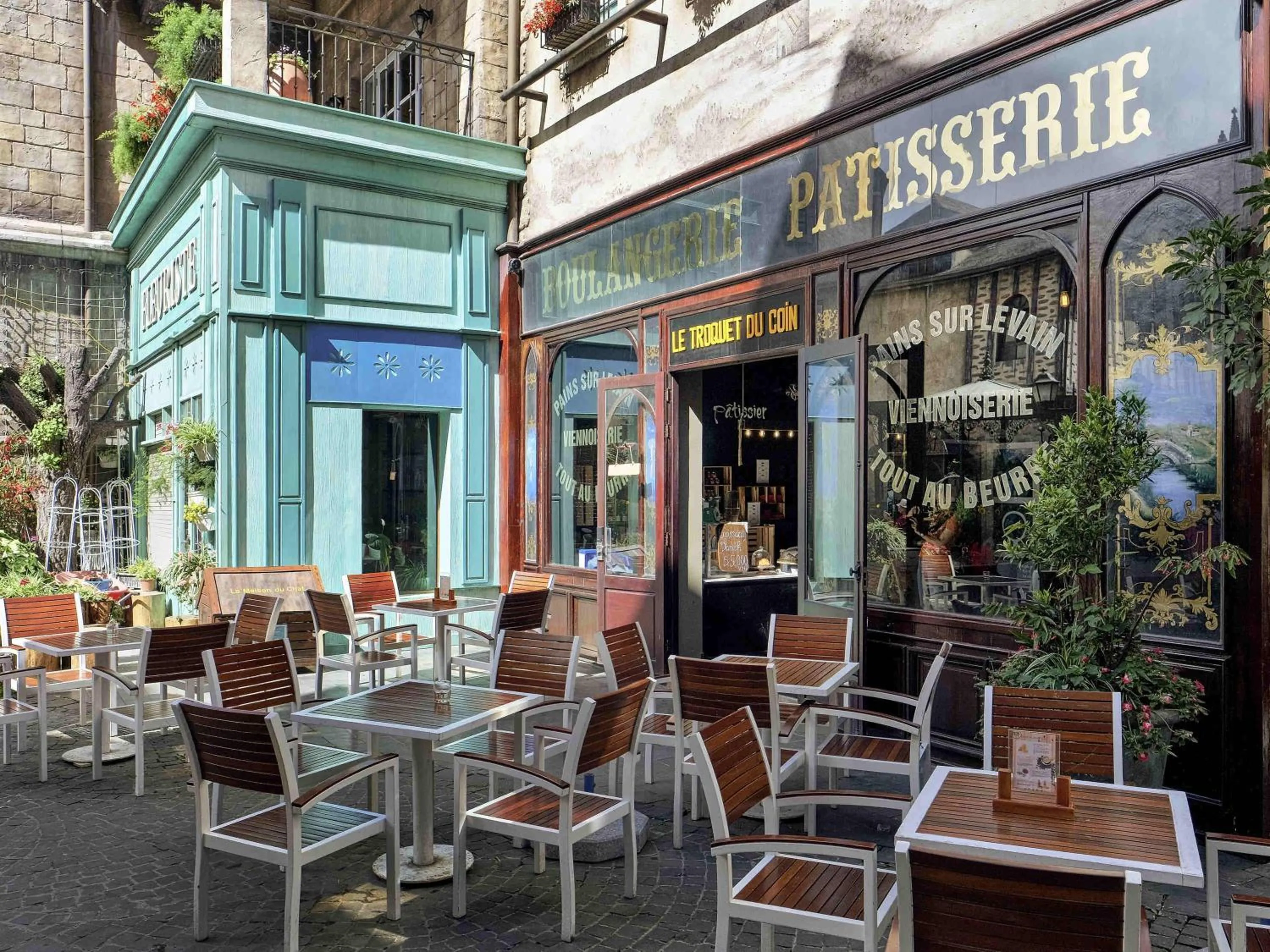 Lounge or bar in Mercure Danang French Village Bana Hills