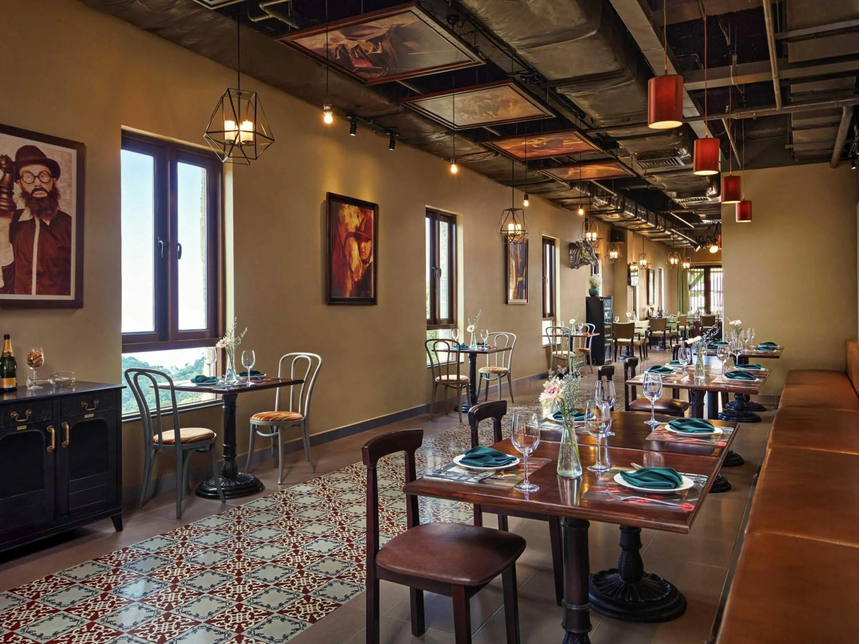 Restaurant/places to eat in Mercure Danang French Village Bana Hills