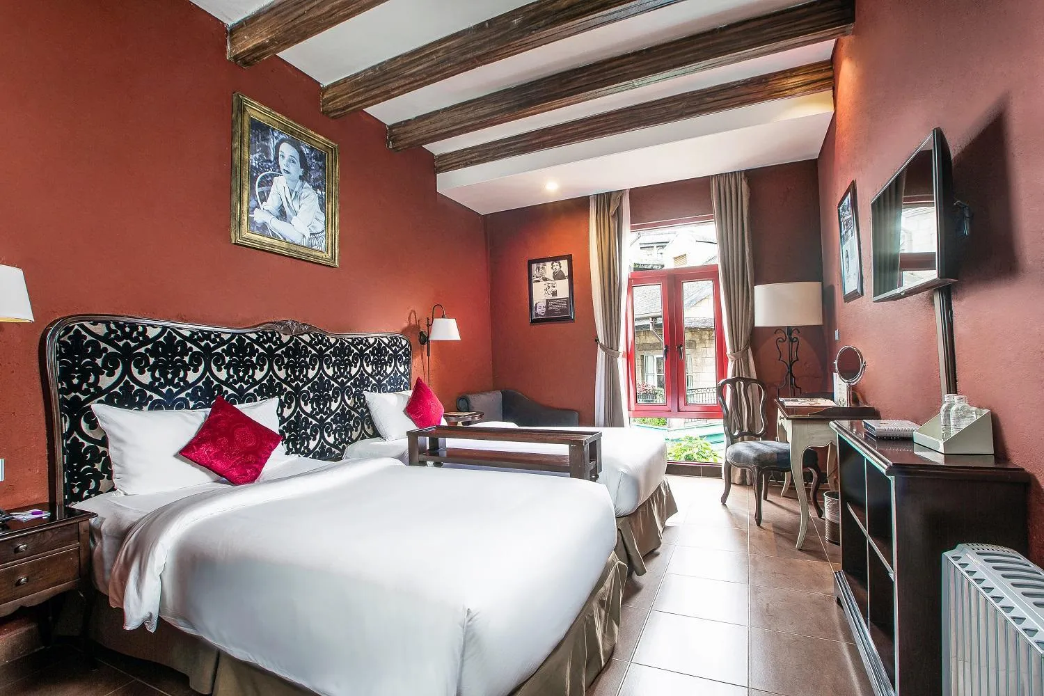 Photo of the whole room, Bed in Mercure Danang French Village Bana Hills