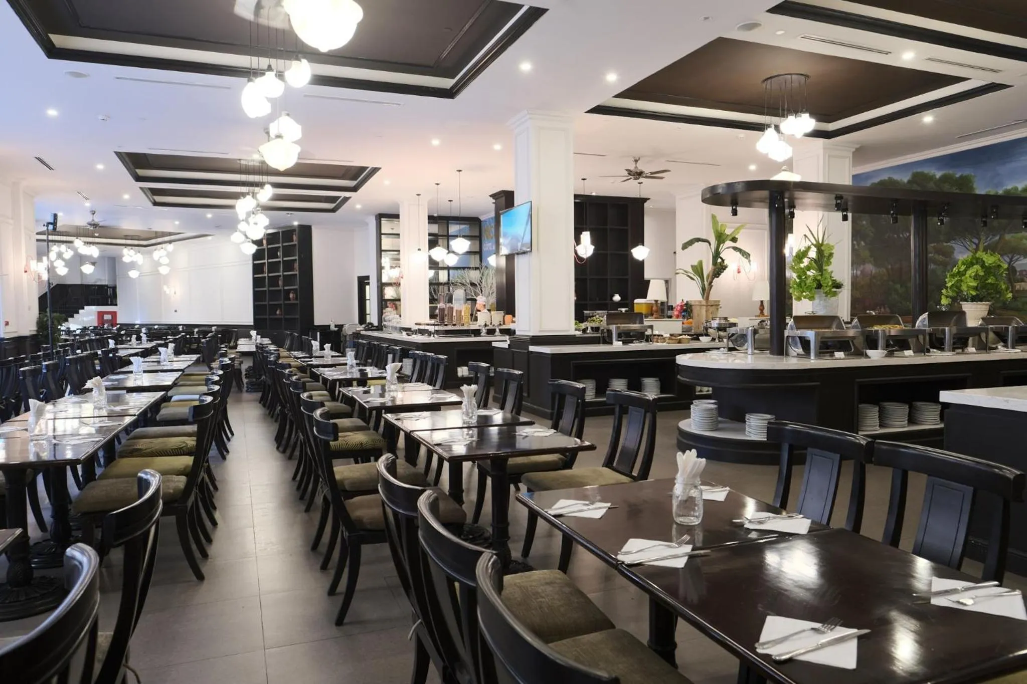 Restaurant/places to eat in Mercure Danang French Village Bana Hills