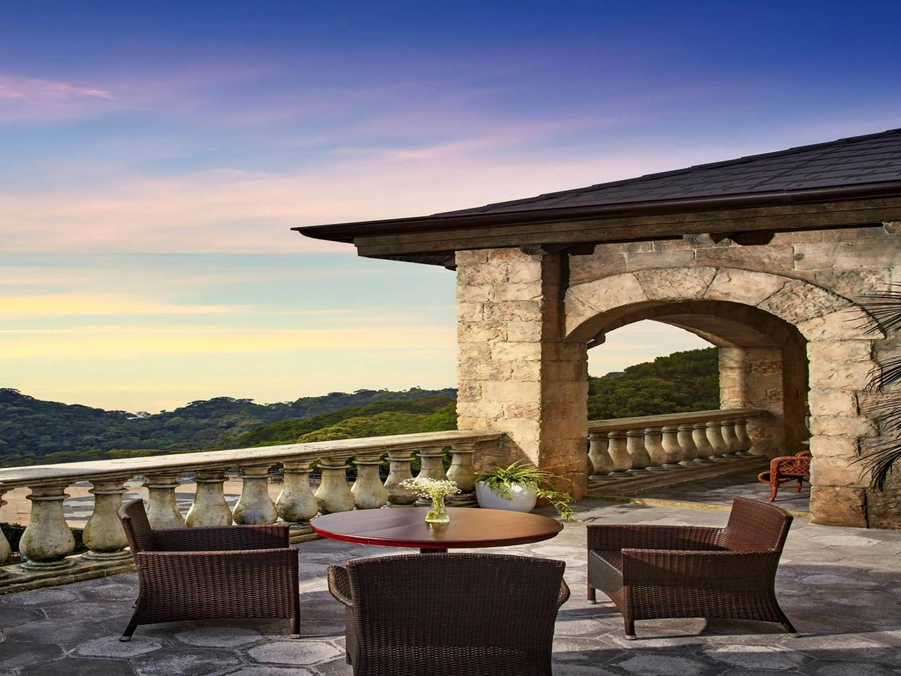 Lounge or bar in Mercure Danang French Village Bana Hills