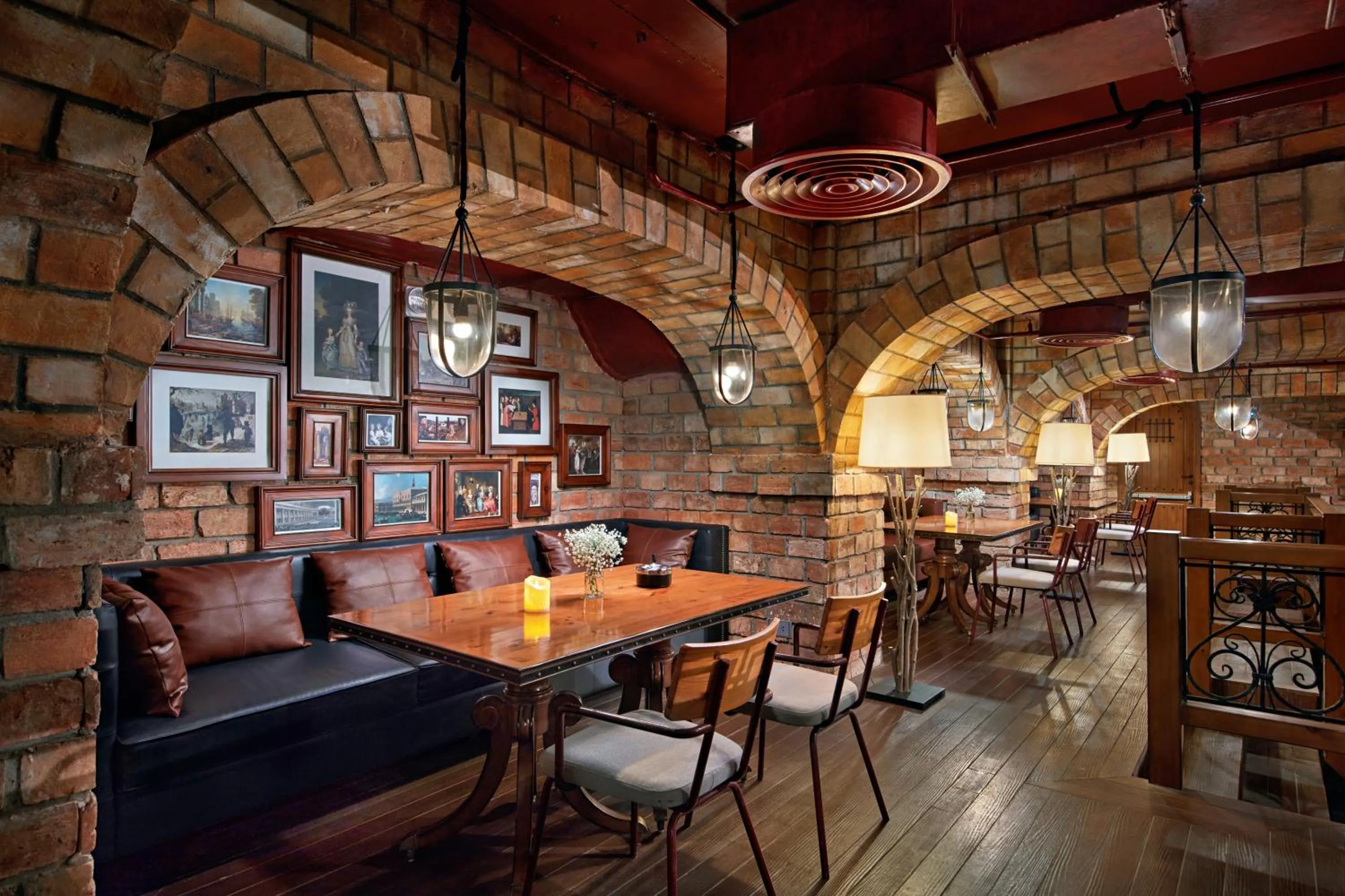 Restaurant/places to eat in Mercure Danang French Village Bana Hills