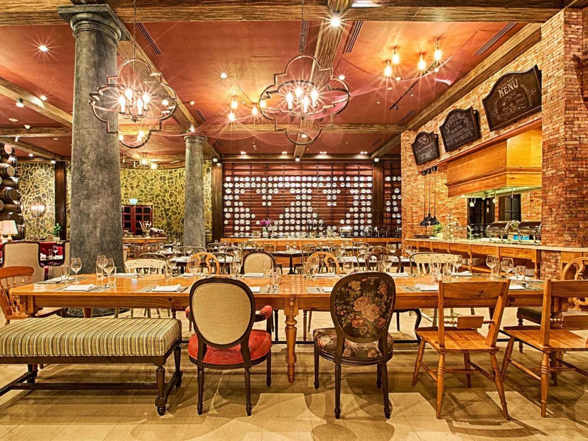 Restaurant/places to eat in Mercure Danang French Village Bana Hills