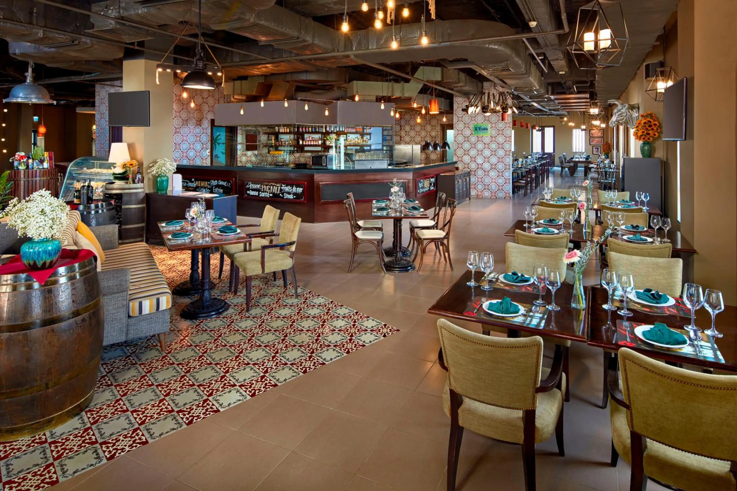 Restaurant/places to eat in Mercure Danang French Village Bana Hills