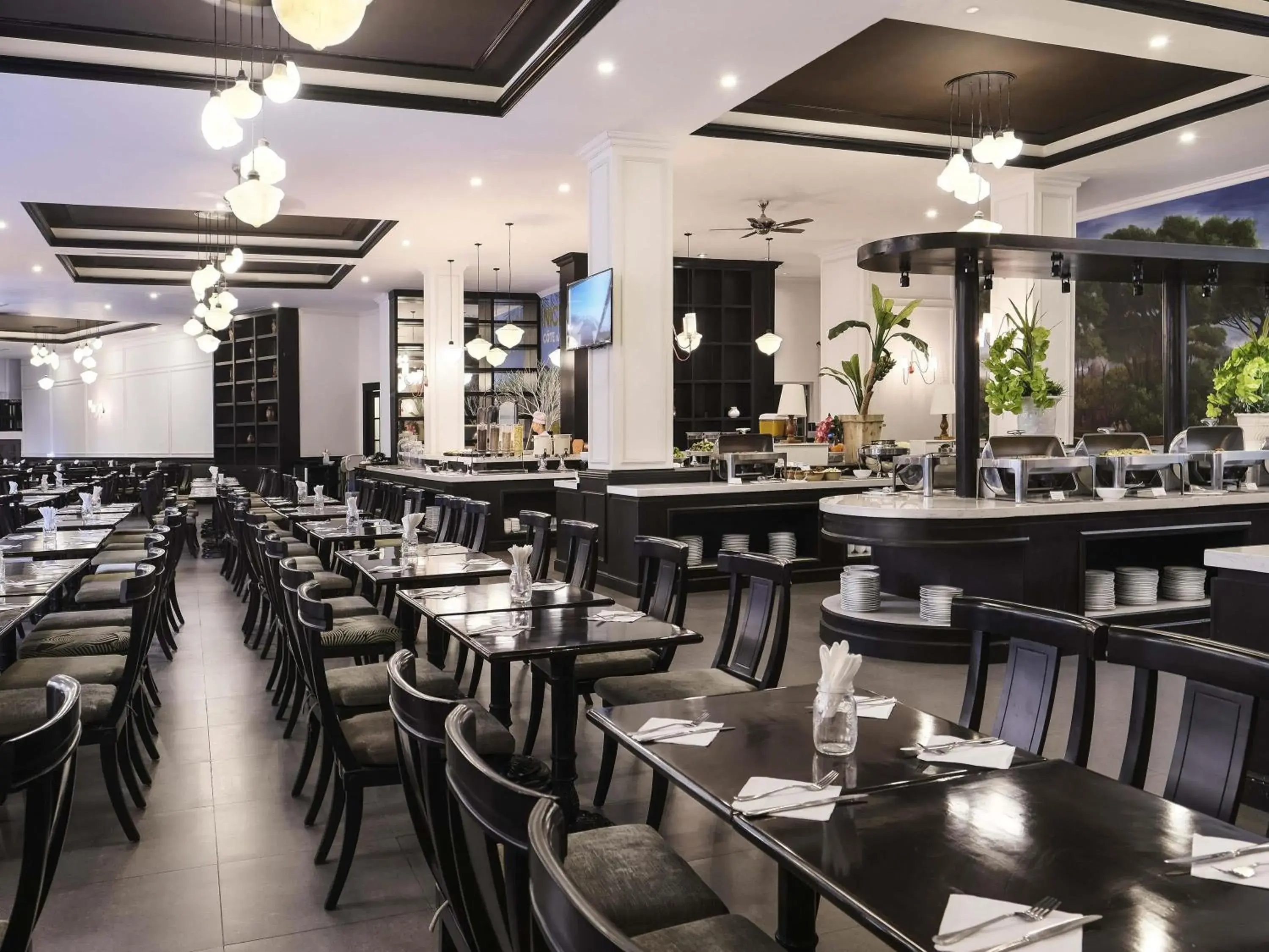 Restaurant/places to eat in Mercure Danang French Village Bana Hills Restaurant/places to eat in Mercure Danang French Village Bana Hills