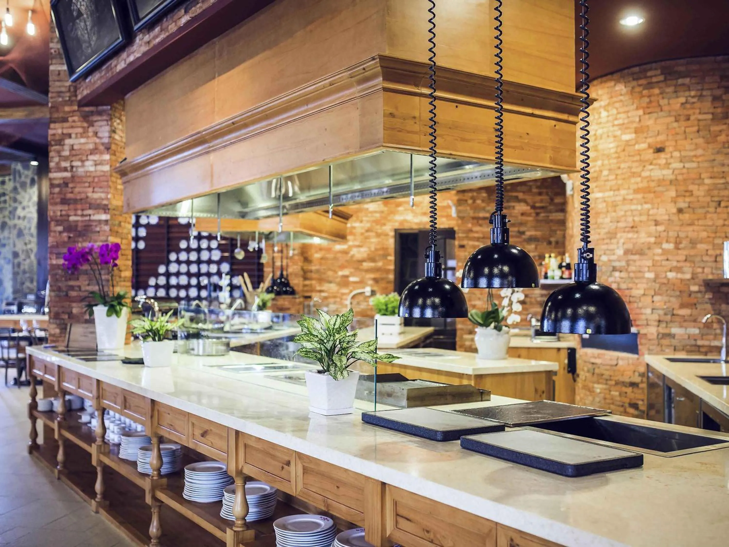 Restaurant/places to eat in Mercure Danang French Village Bana Hills