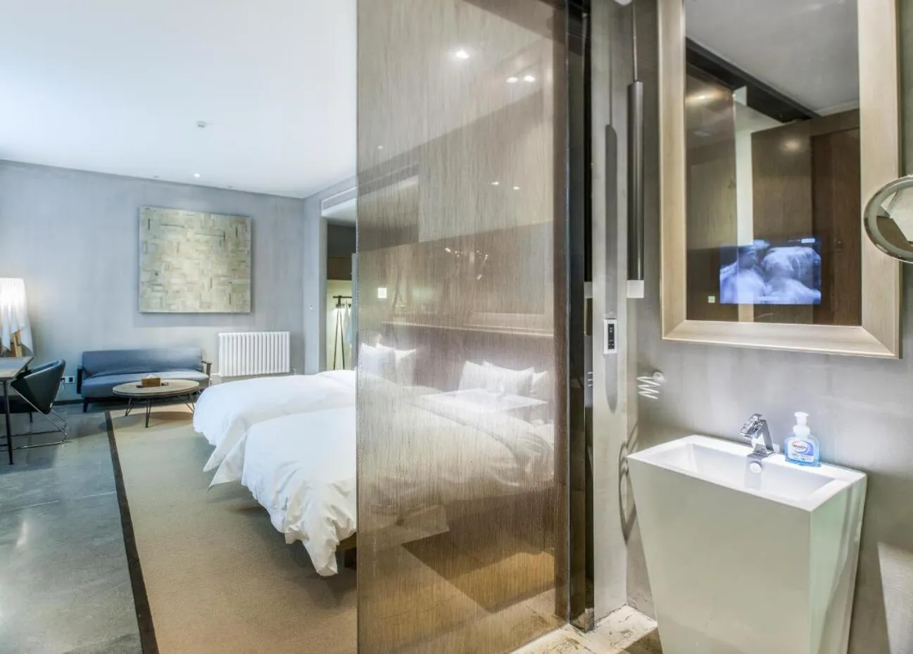 Bed in Time Tunnel Designer Hotel Xi'an