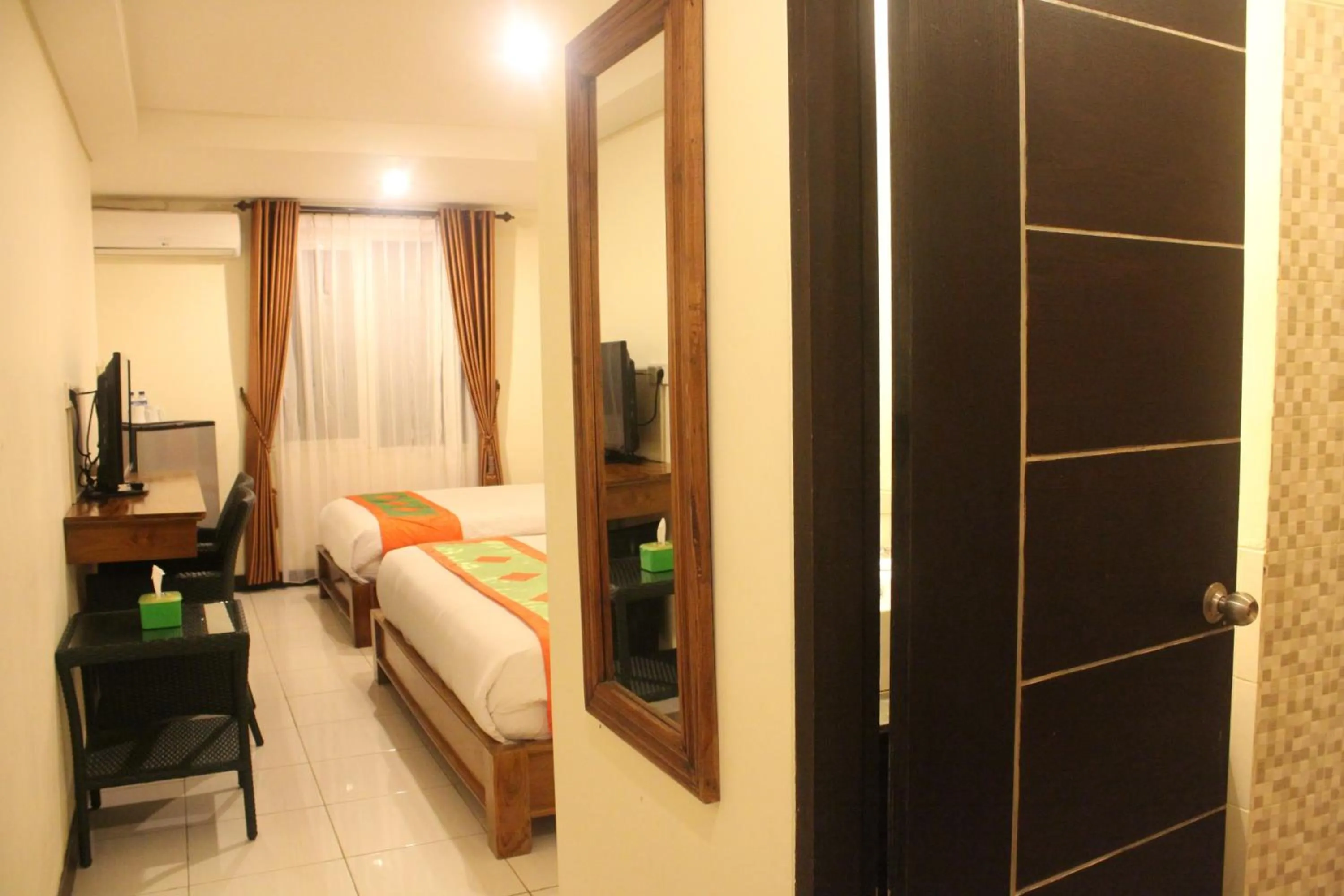 Bed in Mahatma Residence