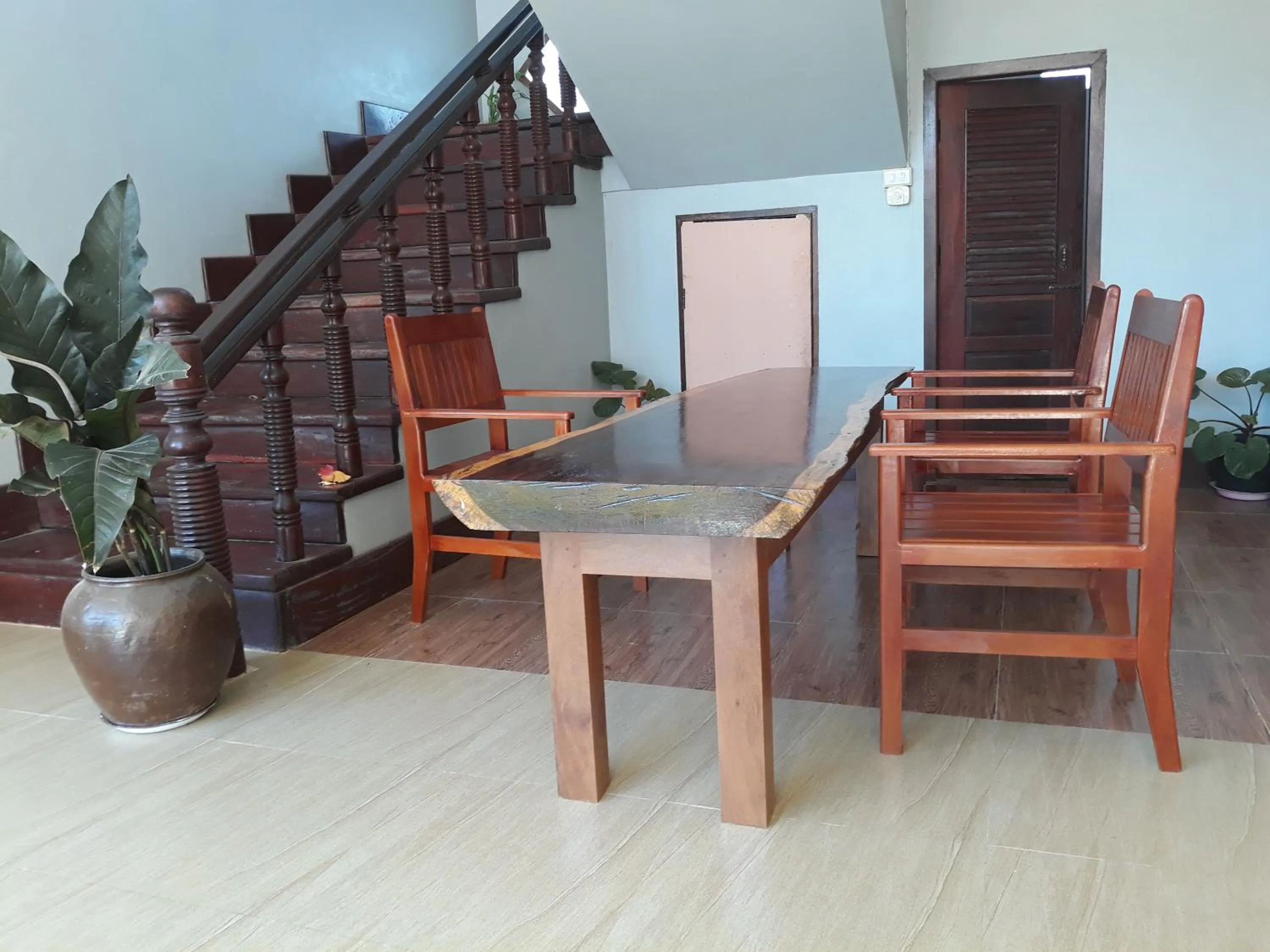 Mama Leurth Sunset Guesthouse