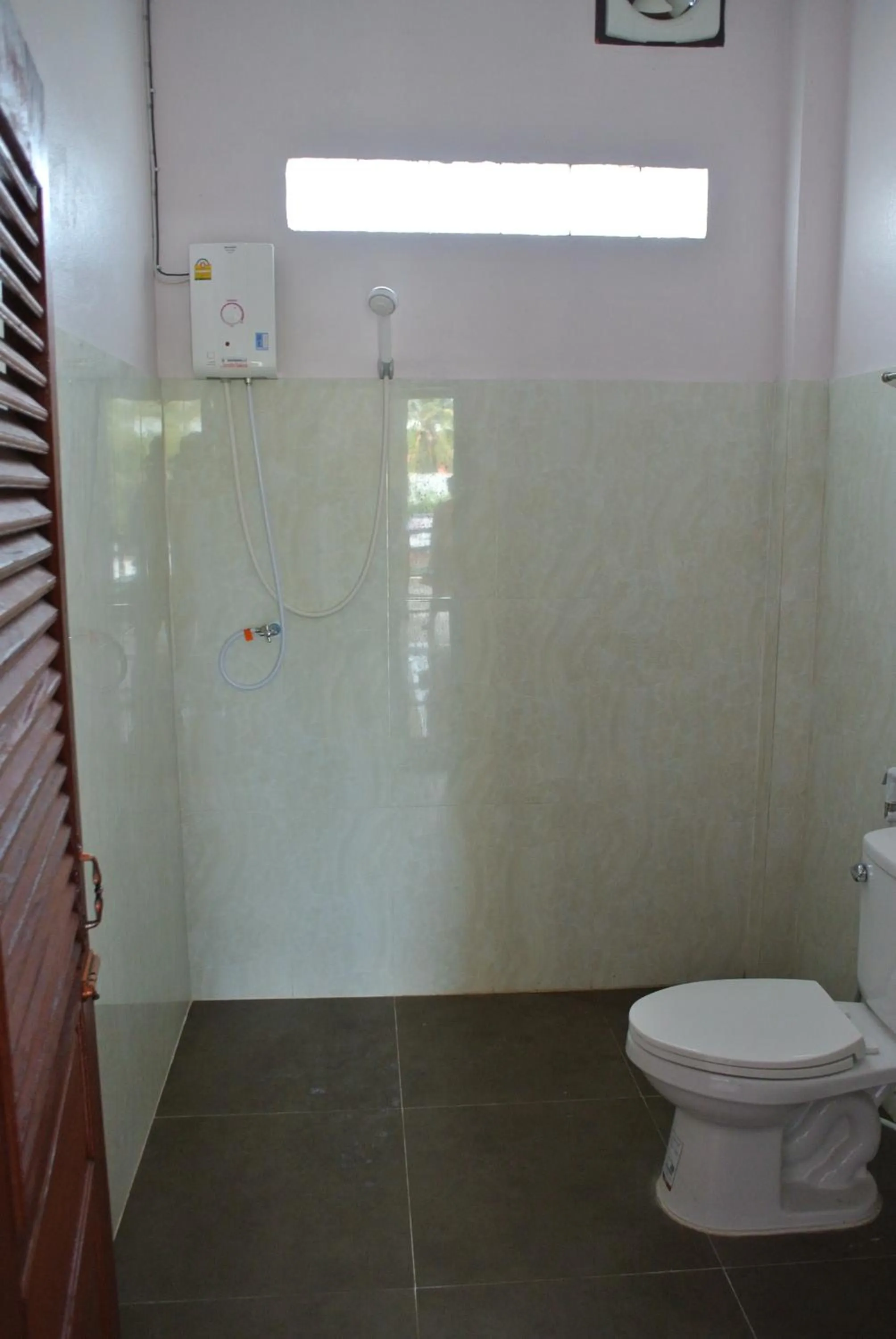 Mama Leurth Sunset Guesthouse